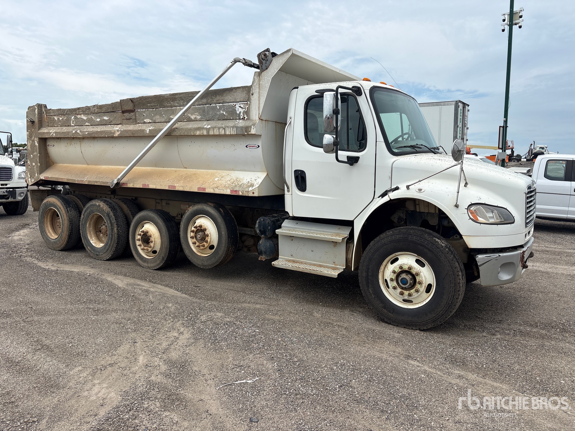 2020 Freightliner M2 106