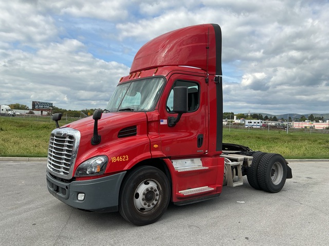 2018 Freightliner Cascadia 113 4x2 S/A Day Cab Truck Tractor