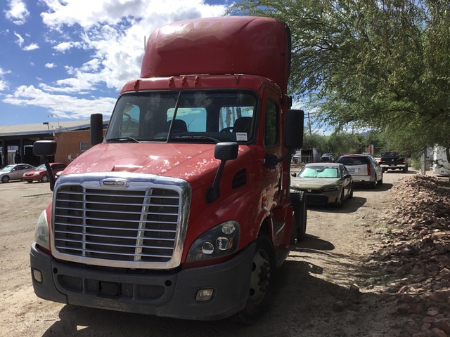 2017 Freightliner Cascadia 113 4x2 S/A Day Cab Truck Tractor (Inoperable)