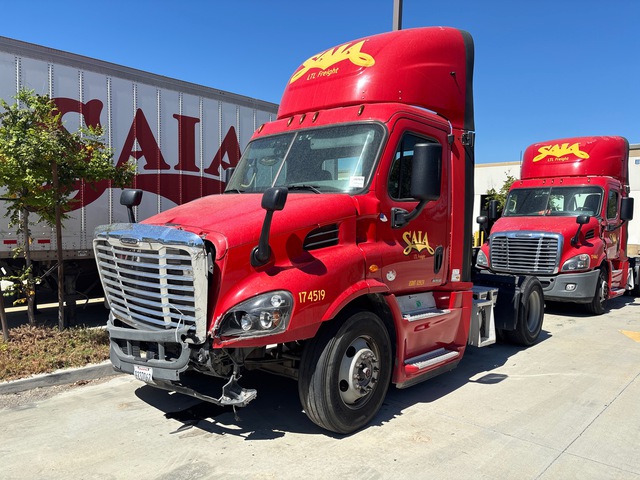 2017 Freightliner Cascadia 113 4x2 S/A Day Cab Truck Tractor