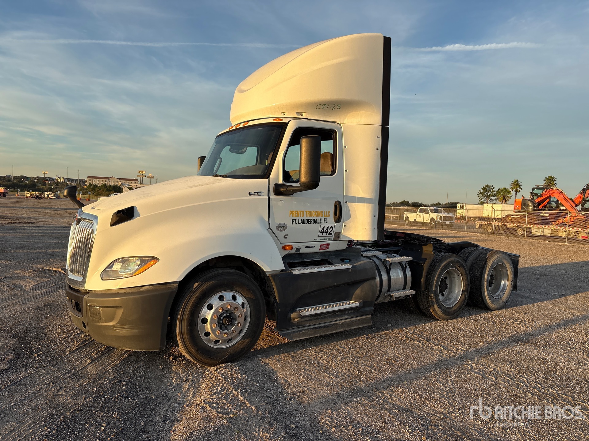 2020 International LT625