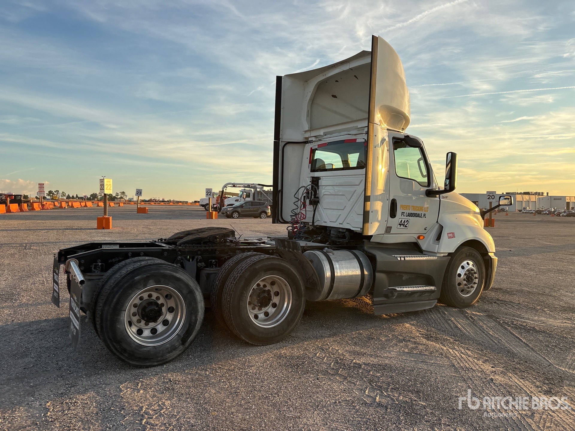 2020 International LT625