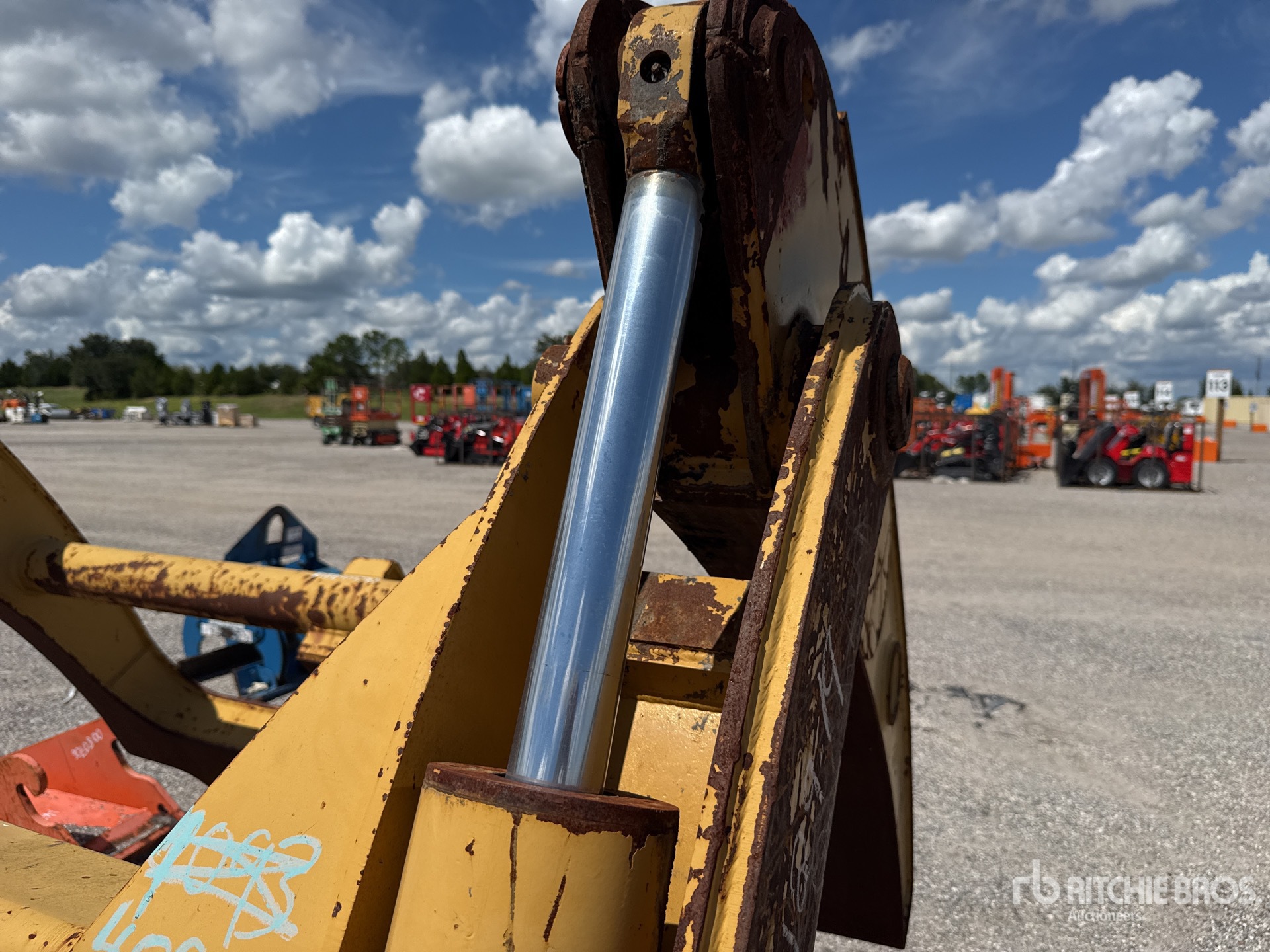 Caterpillar 44 in