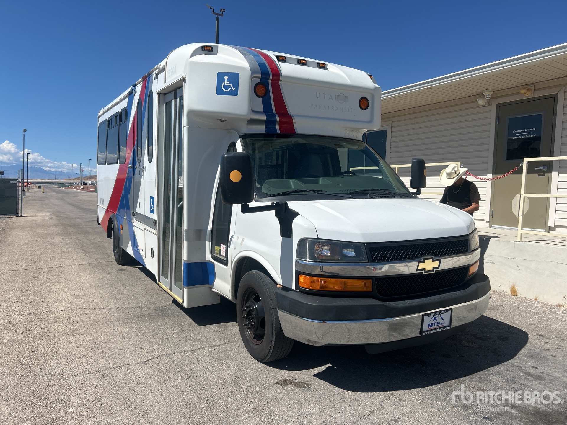 Photo of 2013 Chevrolet G4500