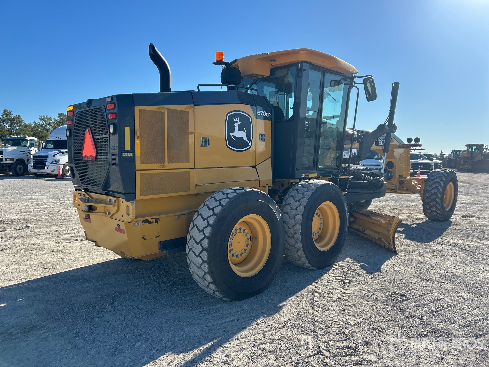 2020 John Deere 670GP