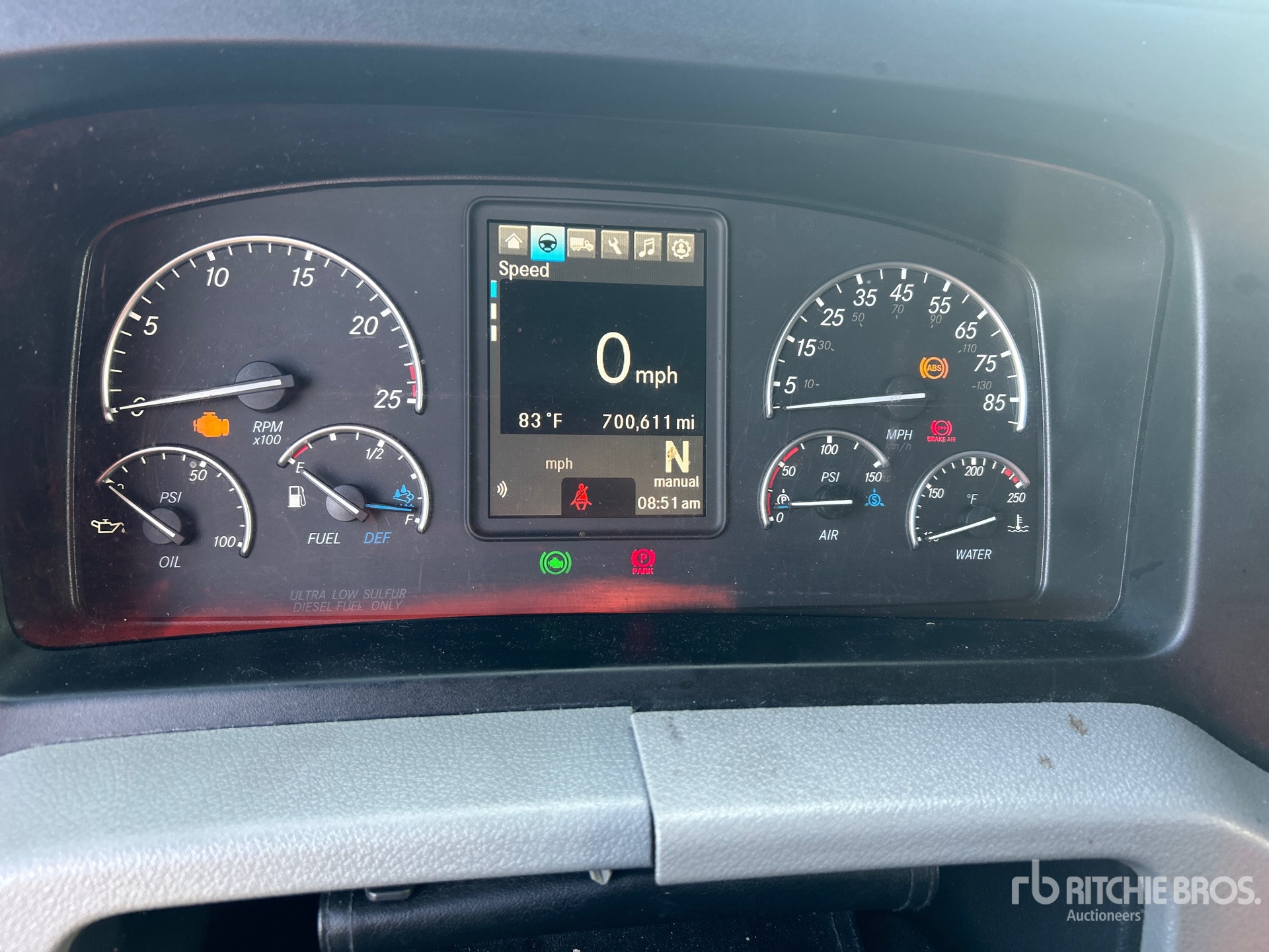 2020 Freightliner CASCADIA 126