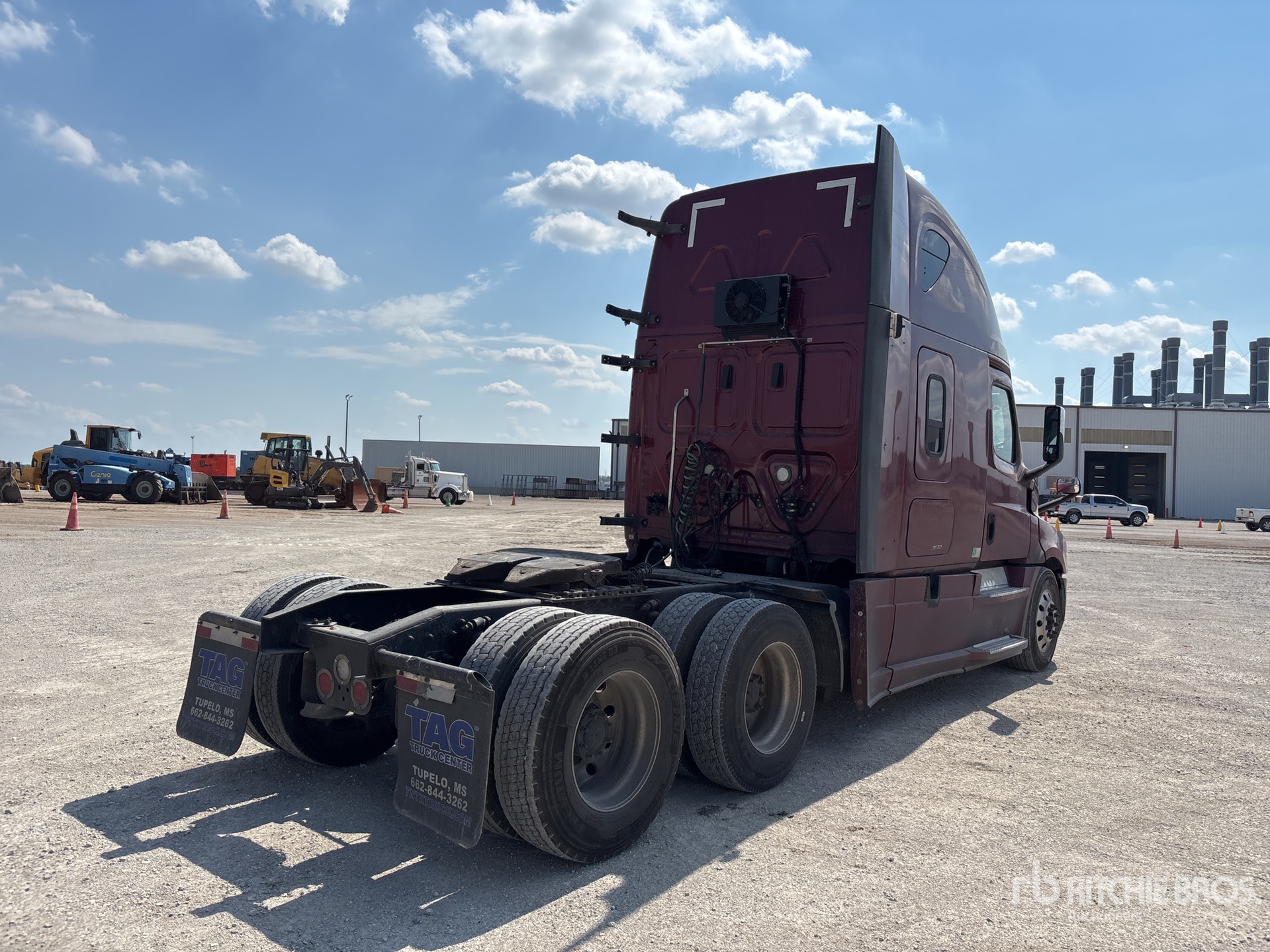 2020 Freightliner CASCADIA 126