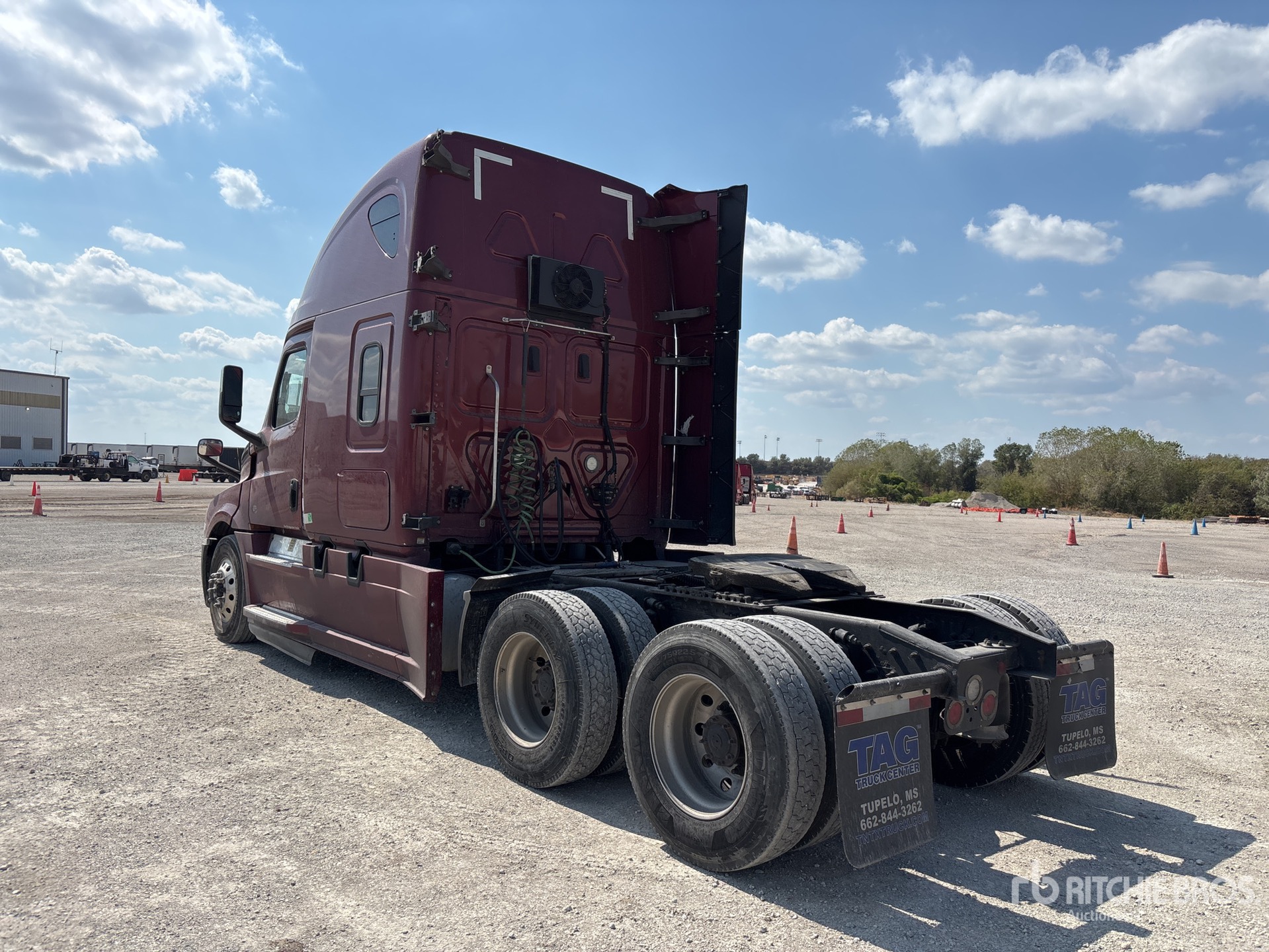 2020 Freightliner CASCADIA 126