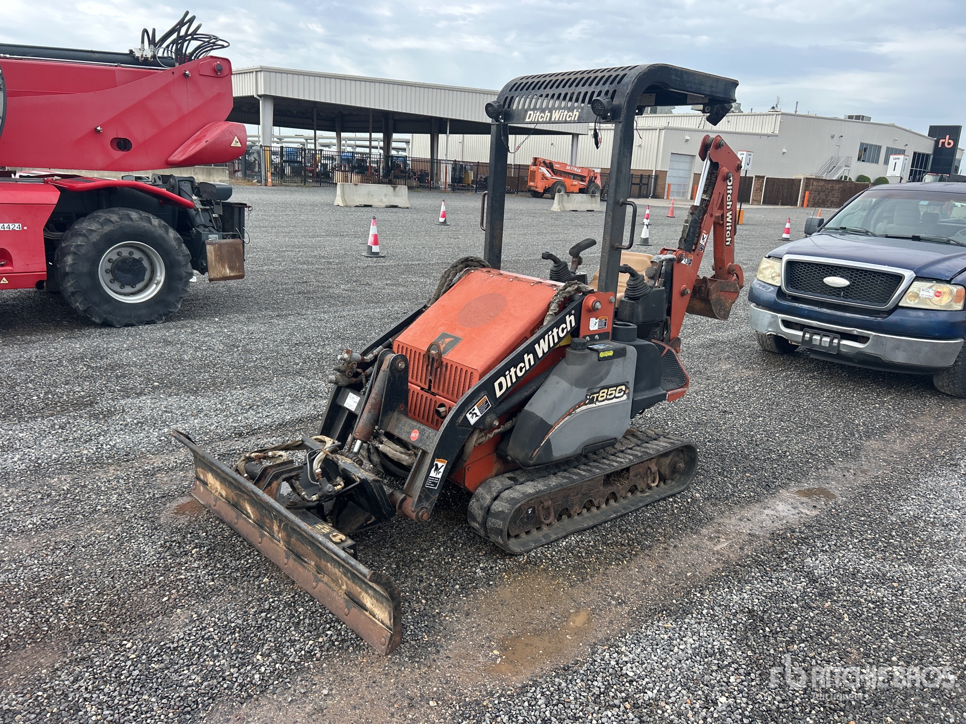 Photo of 2004 Ditch Witch XT850