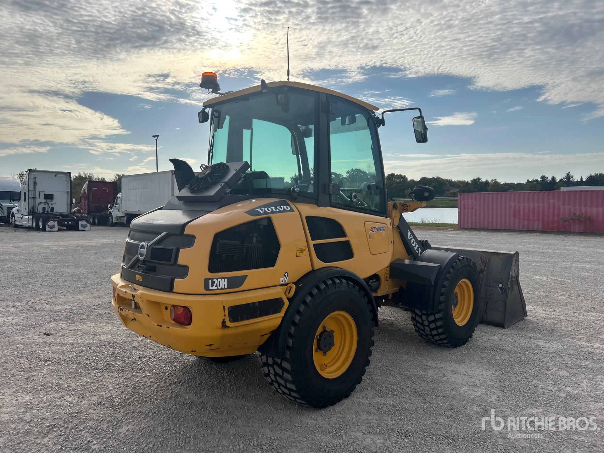 2022 Volvo L20H