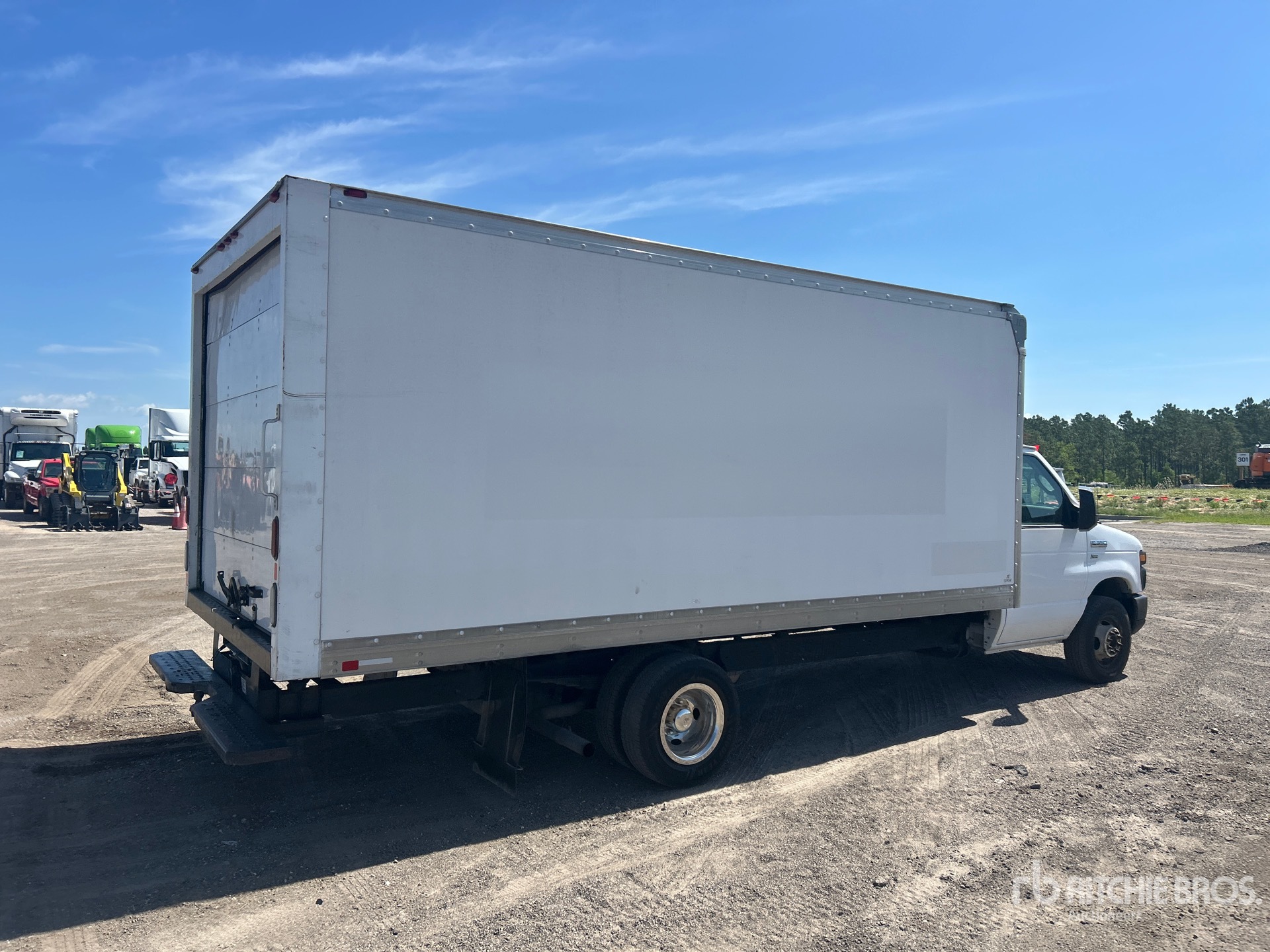 2017 Ford E350