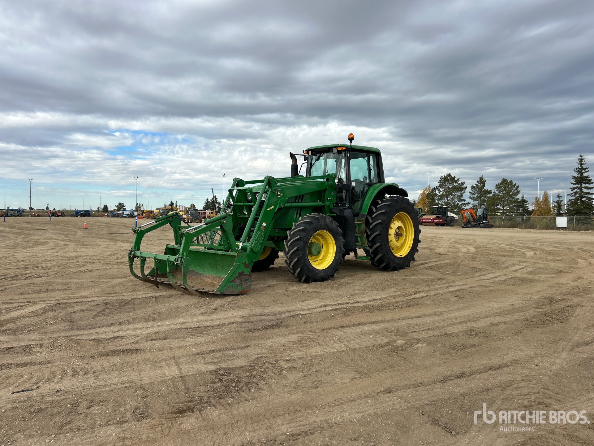 2015 John Deere 6170M
