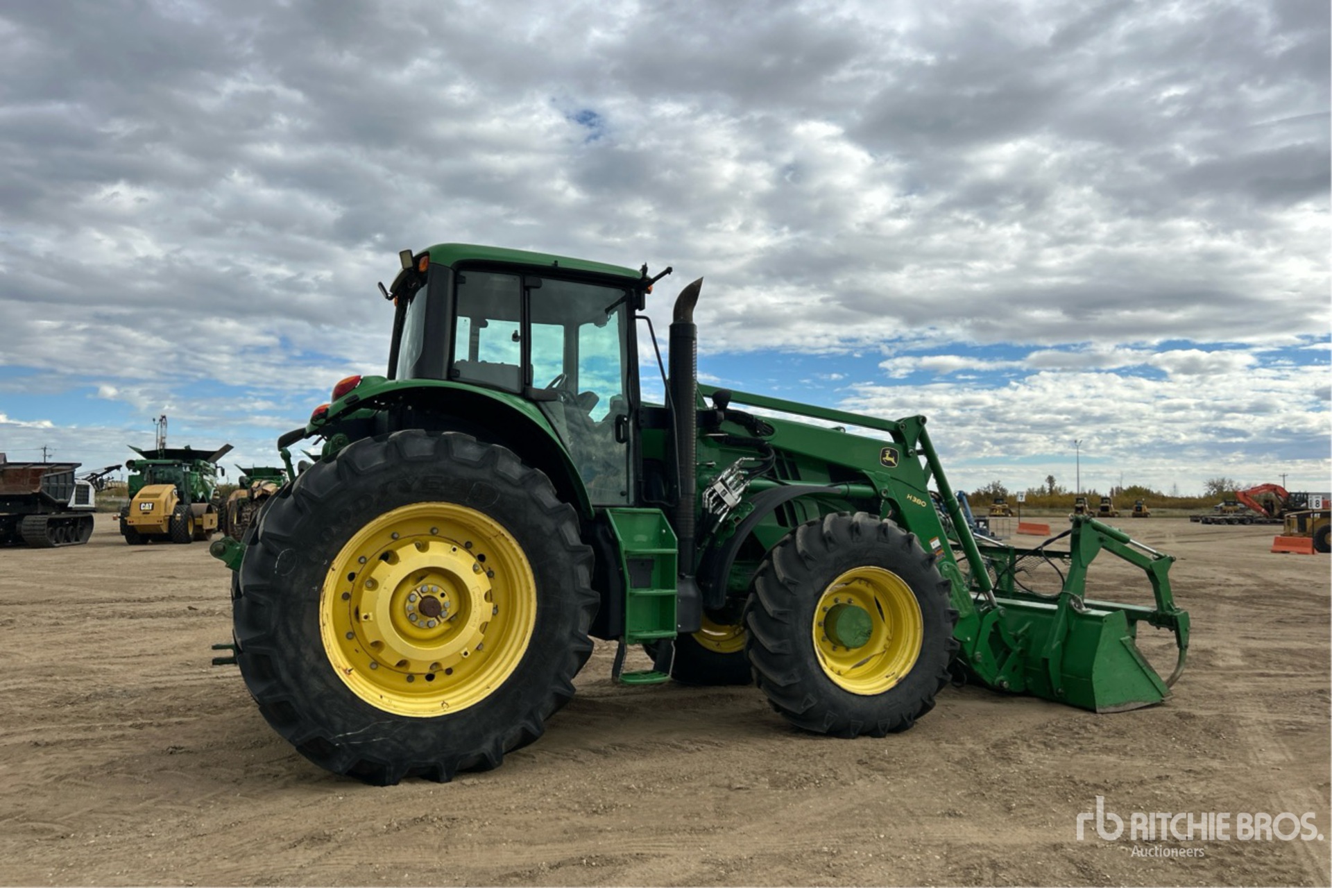 2015 John Deere 6170M