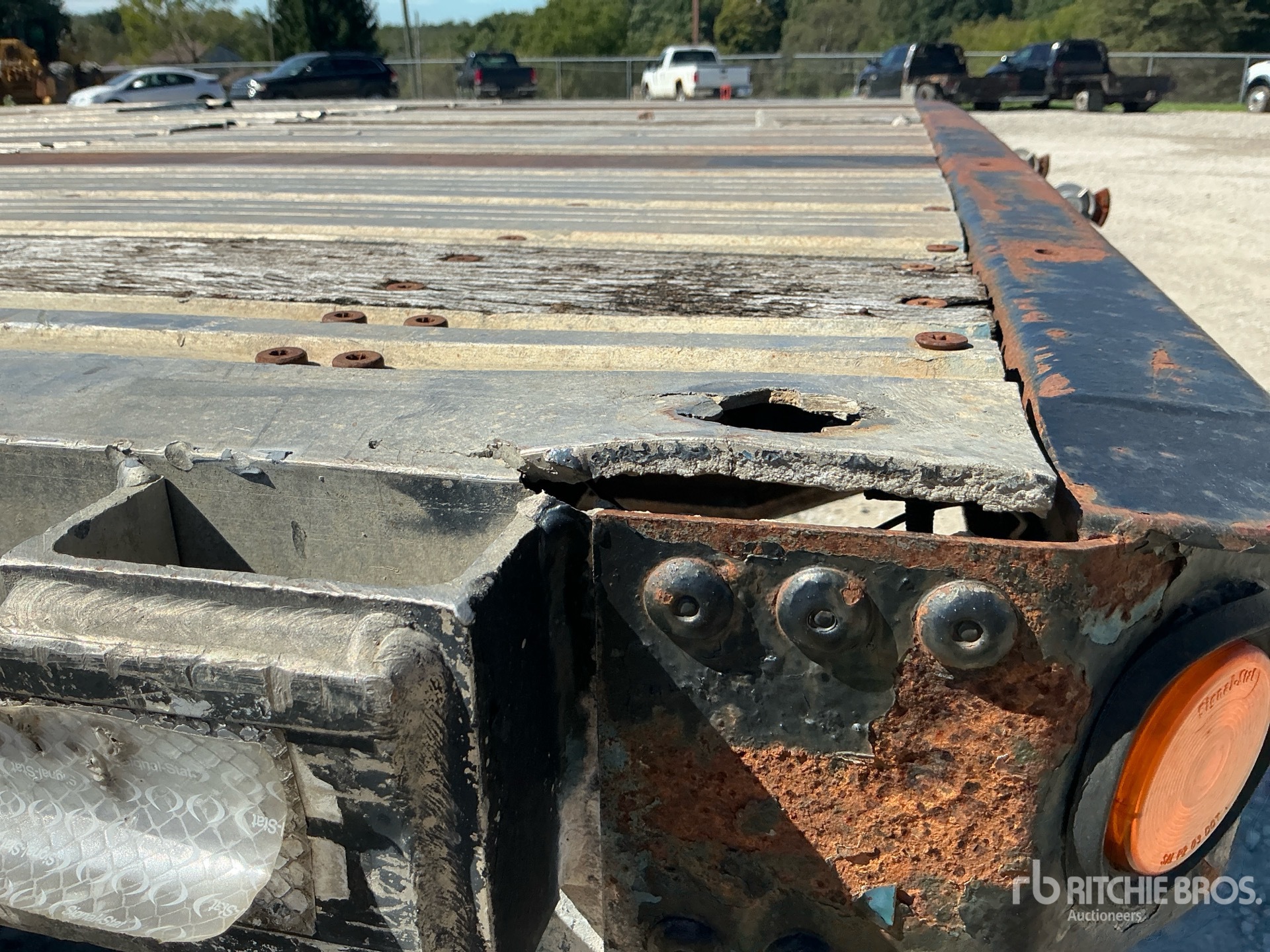 1996 Fontaine 45000 lb 48 ft T/A Spread Axle