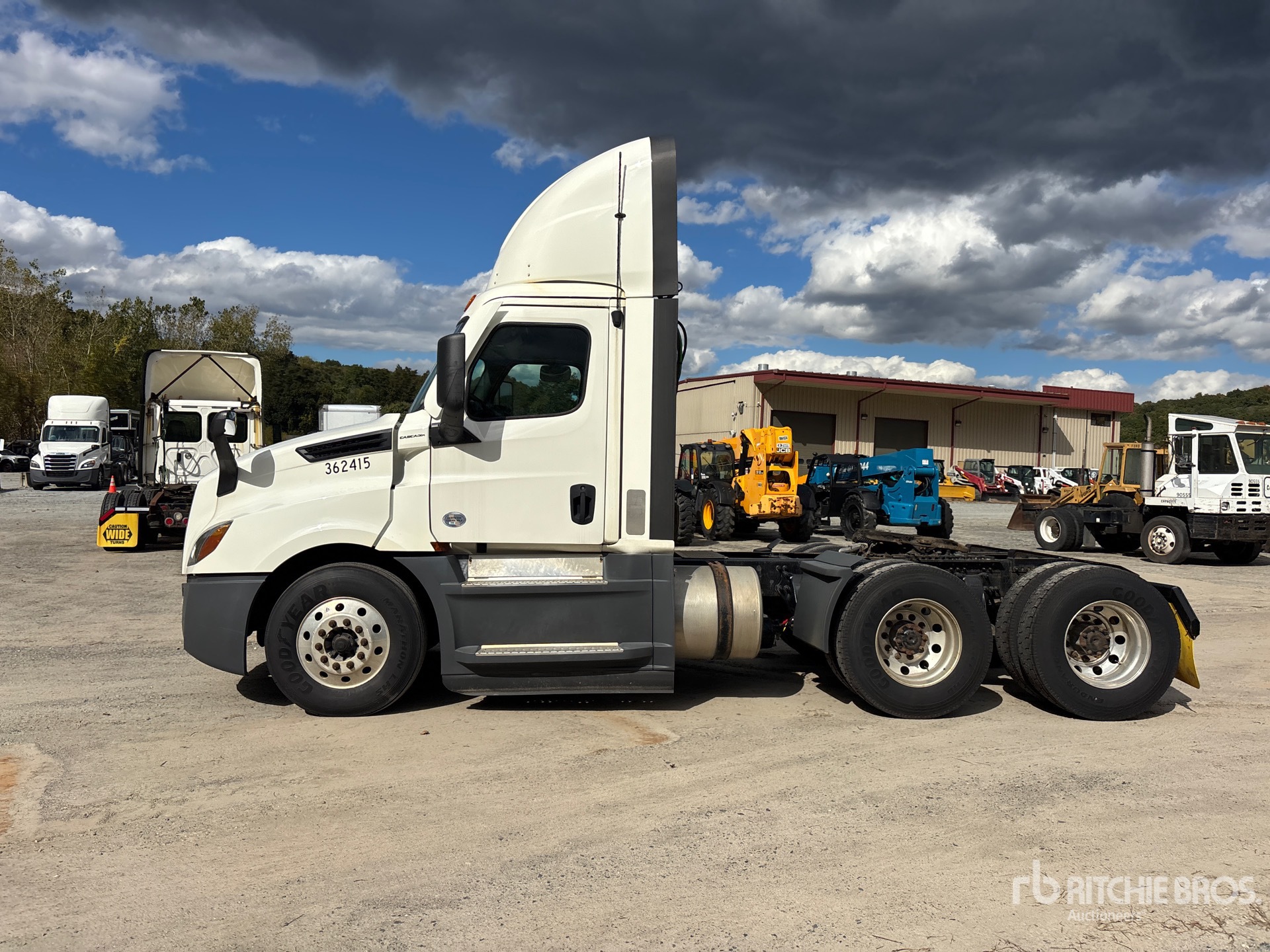 2021 Freightliner CASCADIA 126