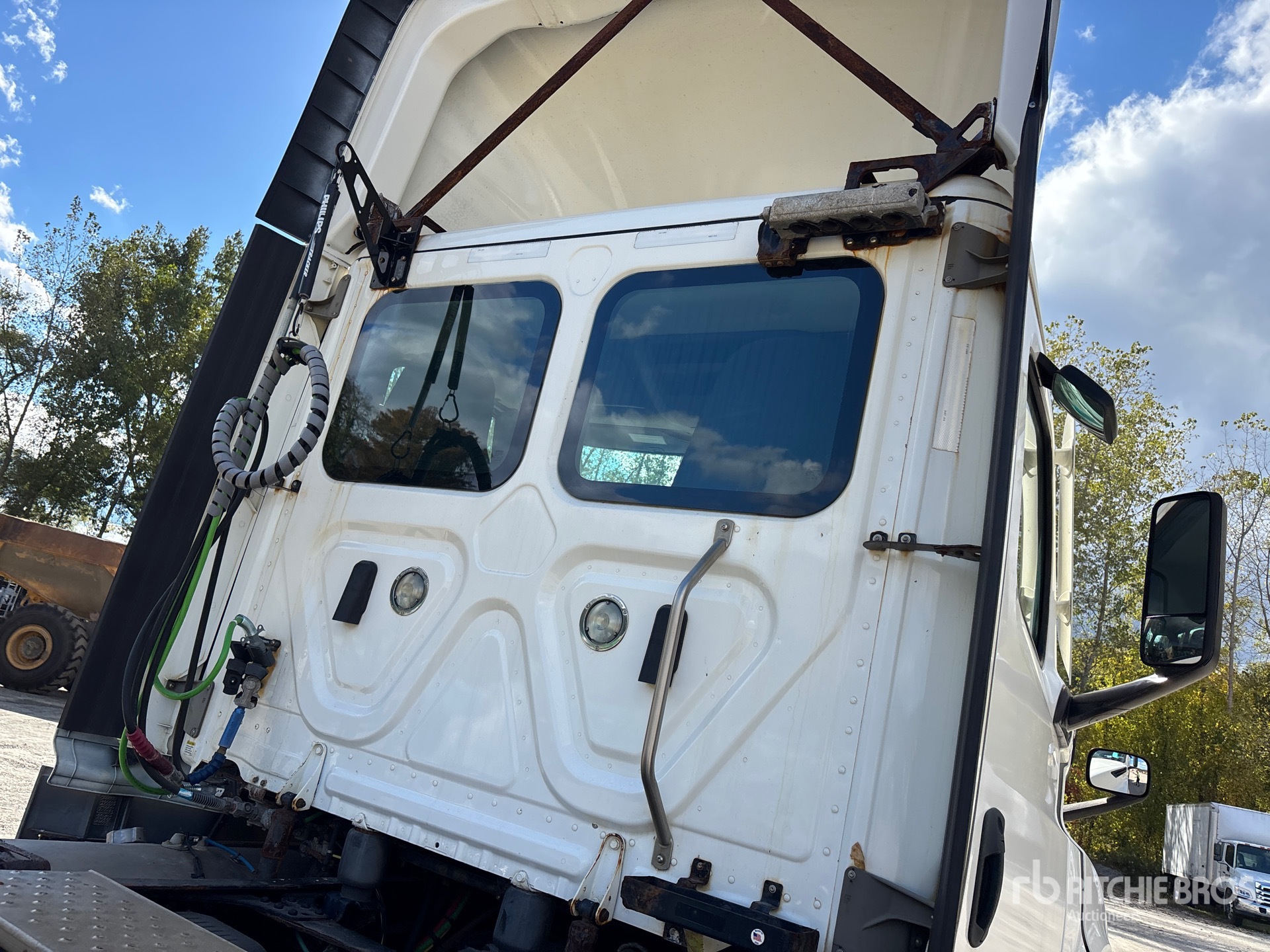 2021 Freightliner CASCADIA 126