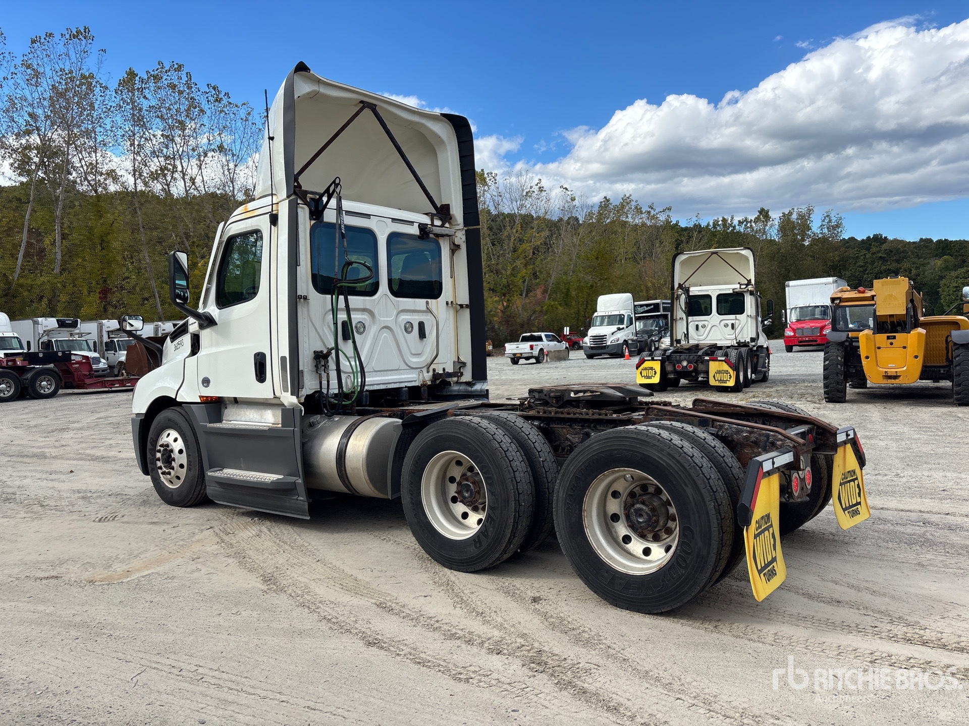 2021 Freightliner CASCADIA 126