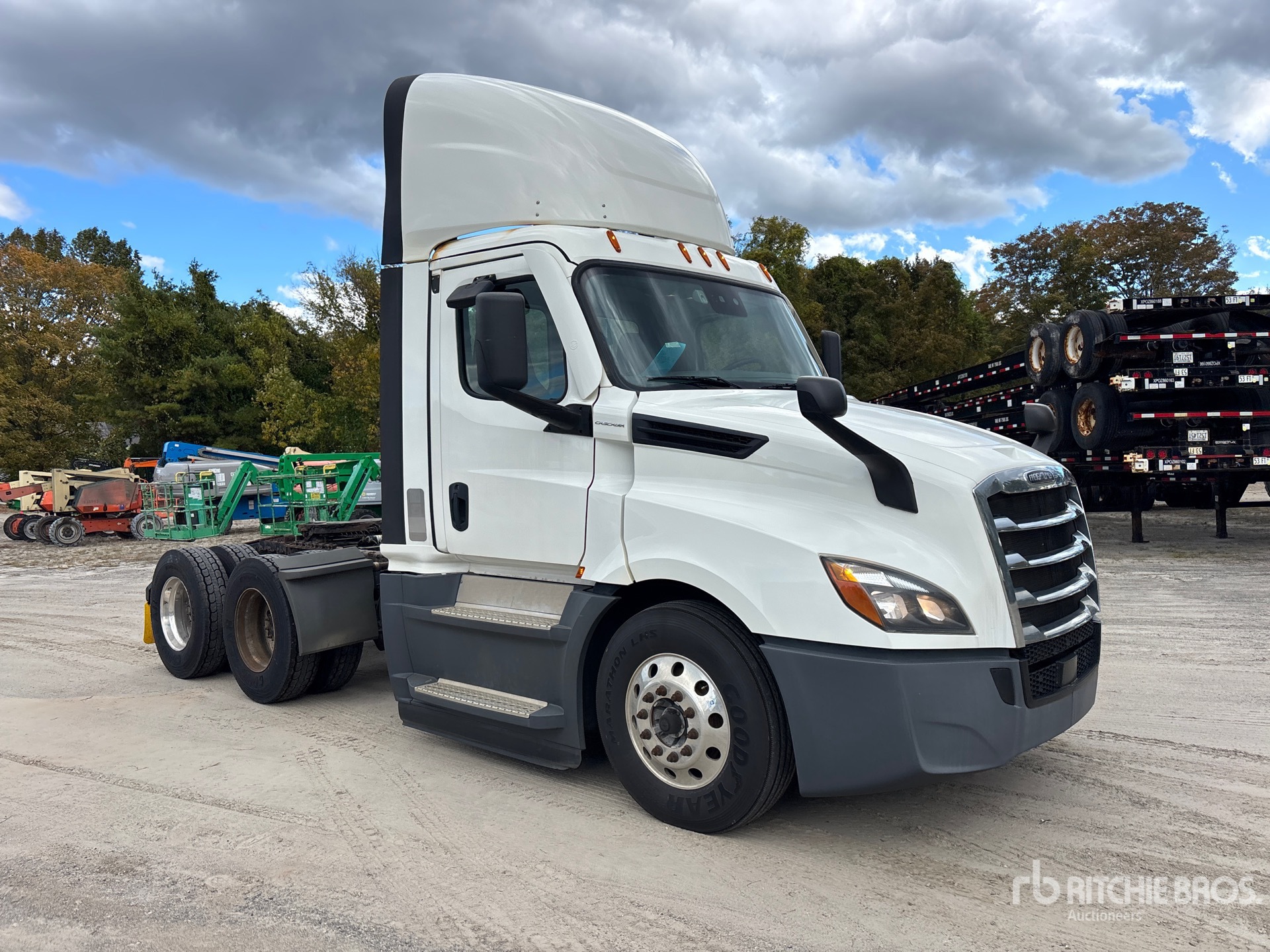 2021 Freightliner CASCADIA 126