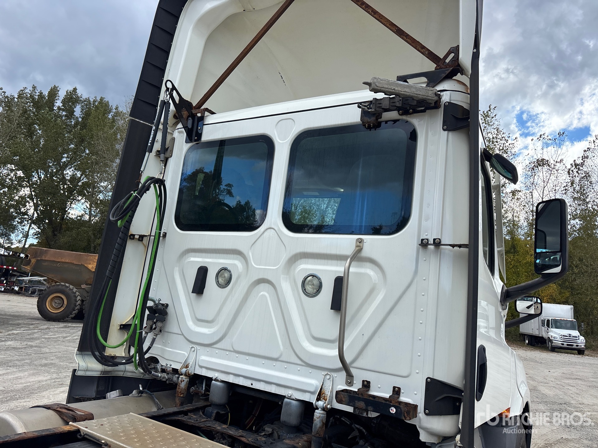 2021 Freightliner CASCADIA 126