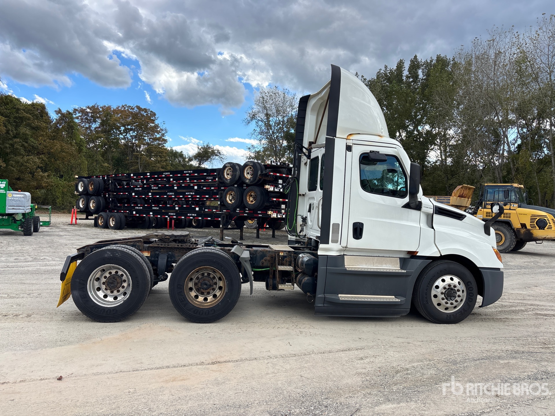 2021 Freightliner CASCADIA 126
