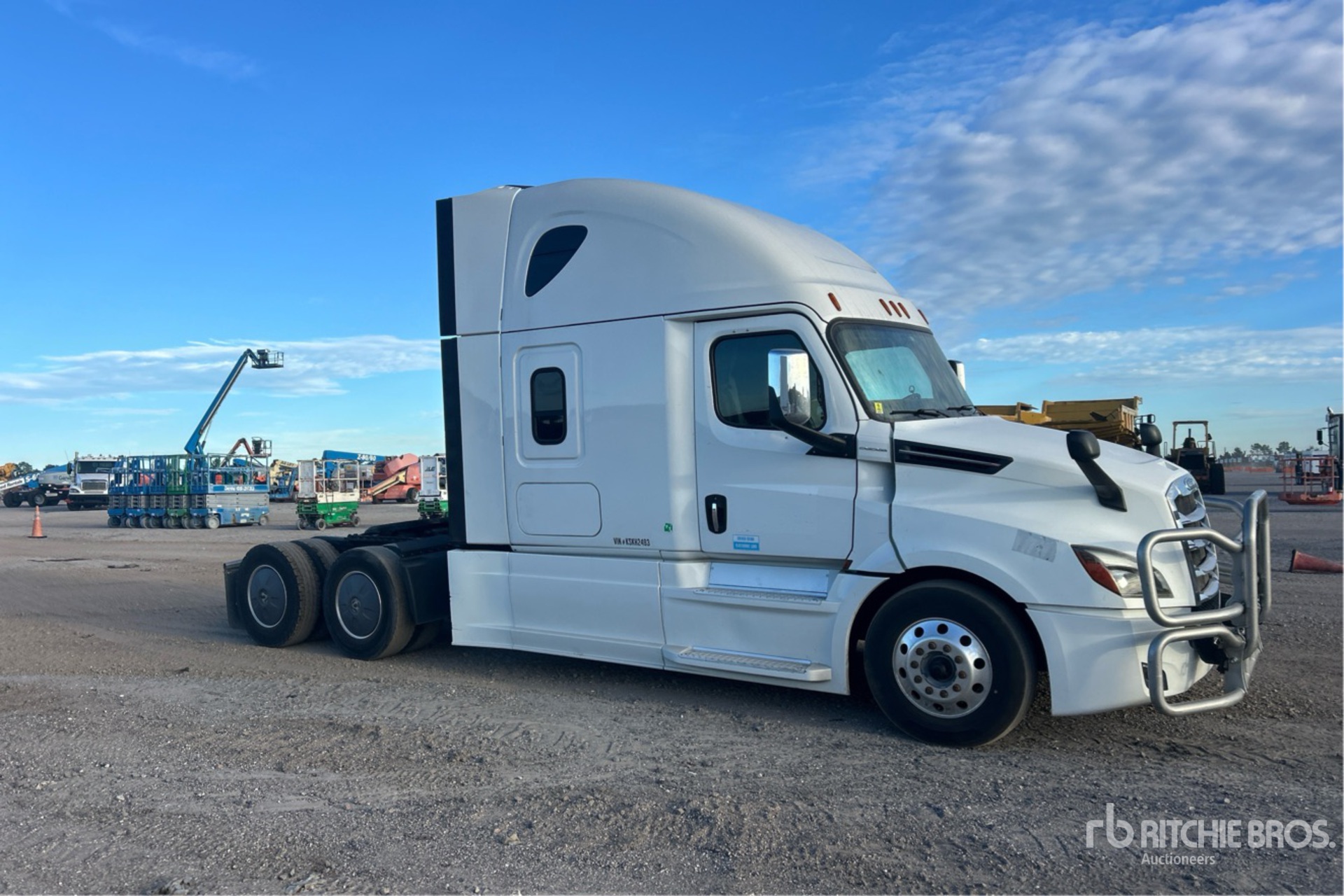 2019 Freightliner CASCADIA 126
