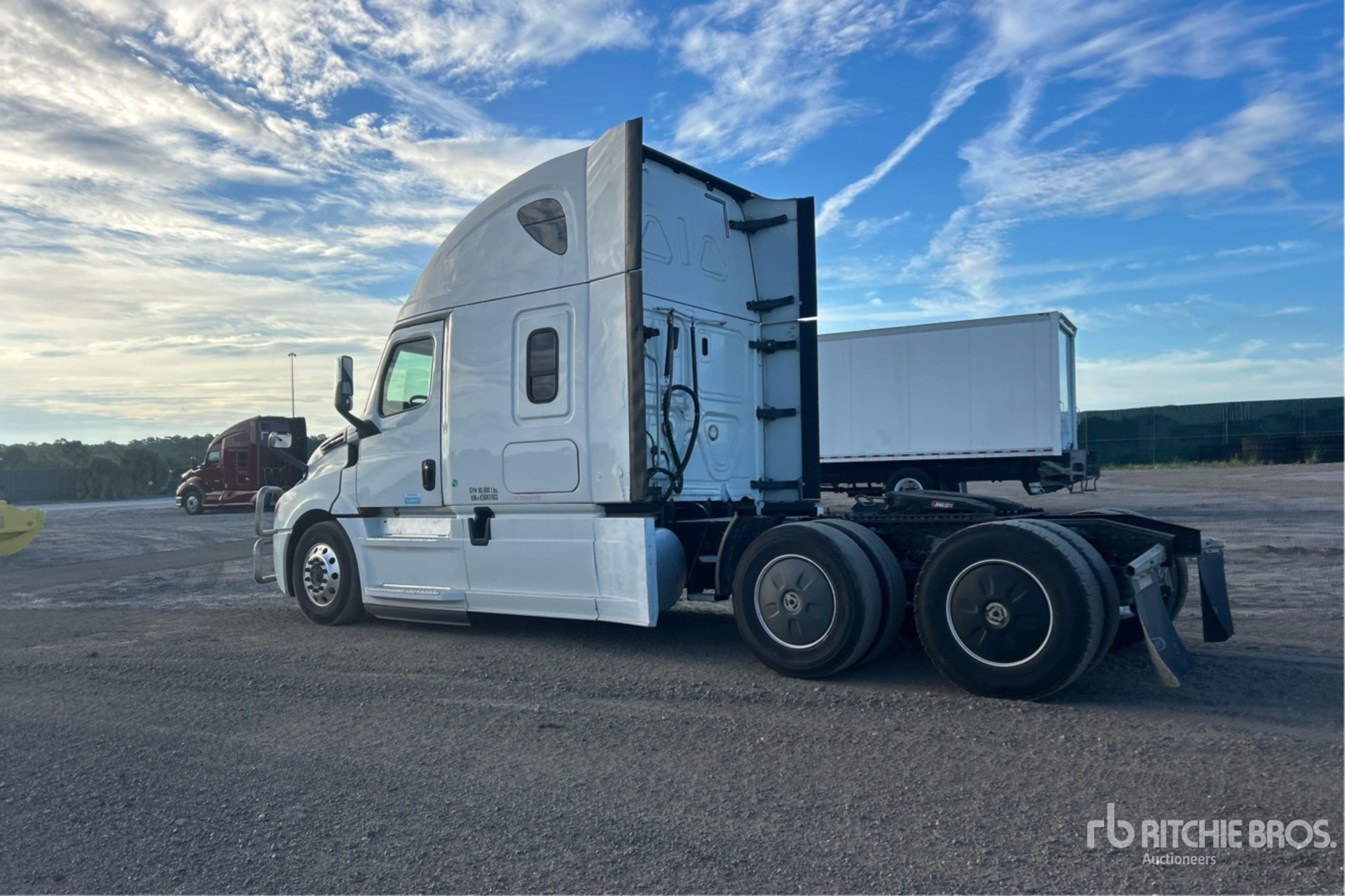 2019 Freightliner CASCADIA 126