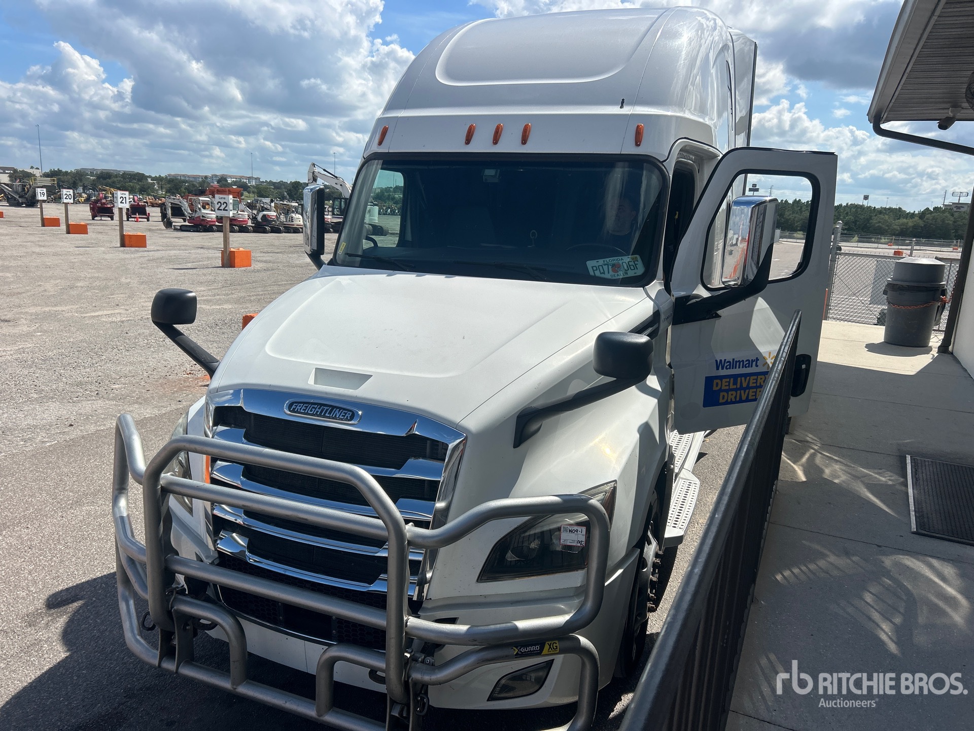 2019 Freightliner CASCADIA 126