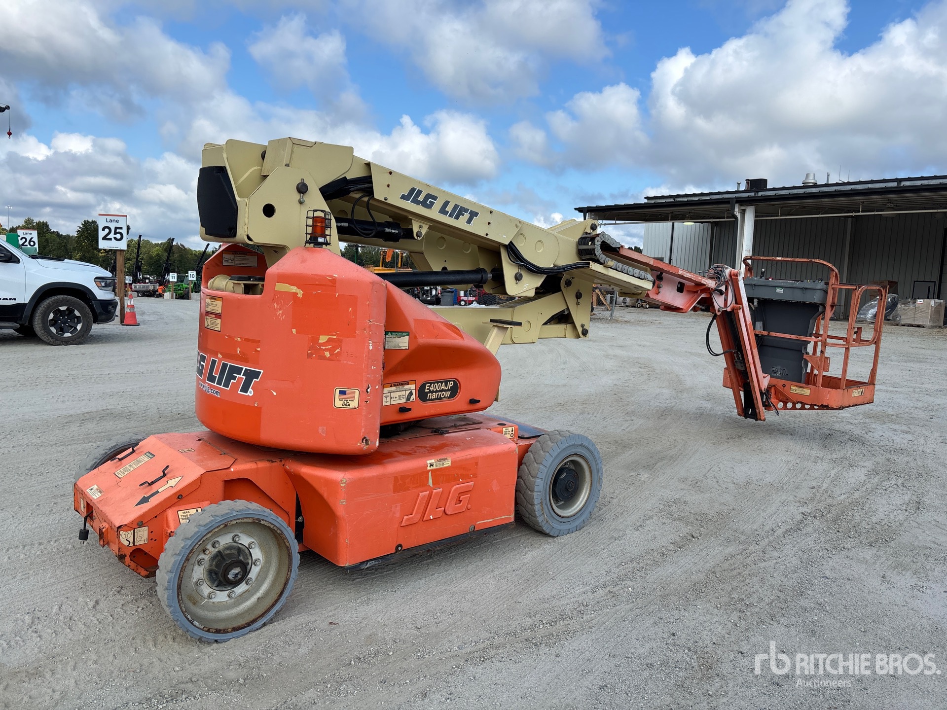 2011 JLG E400NAJP