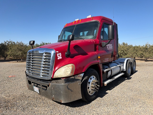 2011 Freightliner Cascadia 125 6x4 T/A Day Cab Truck Tractor