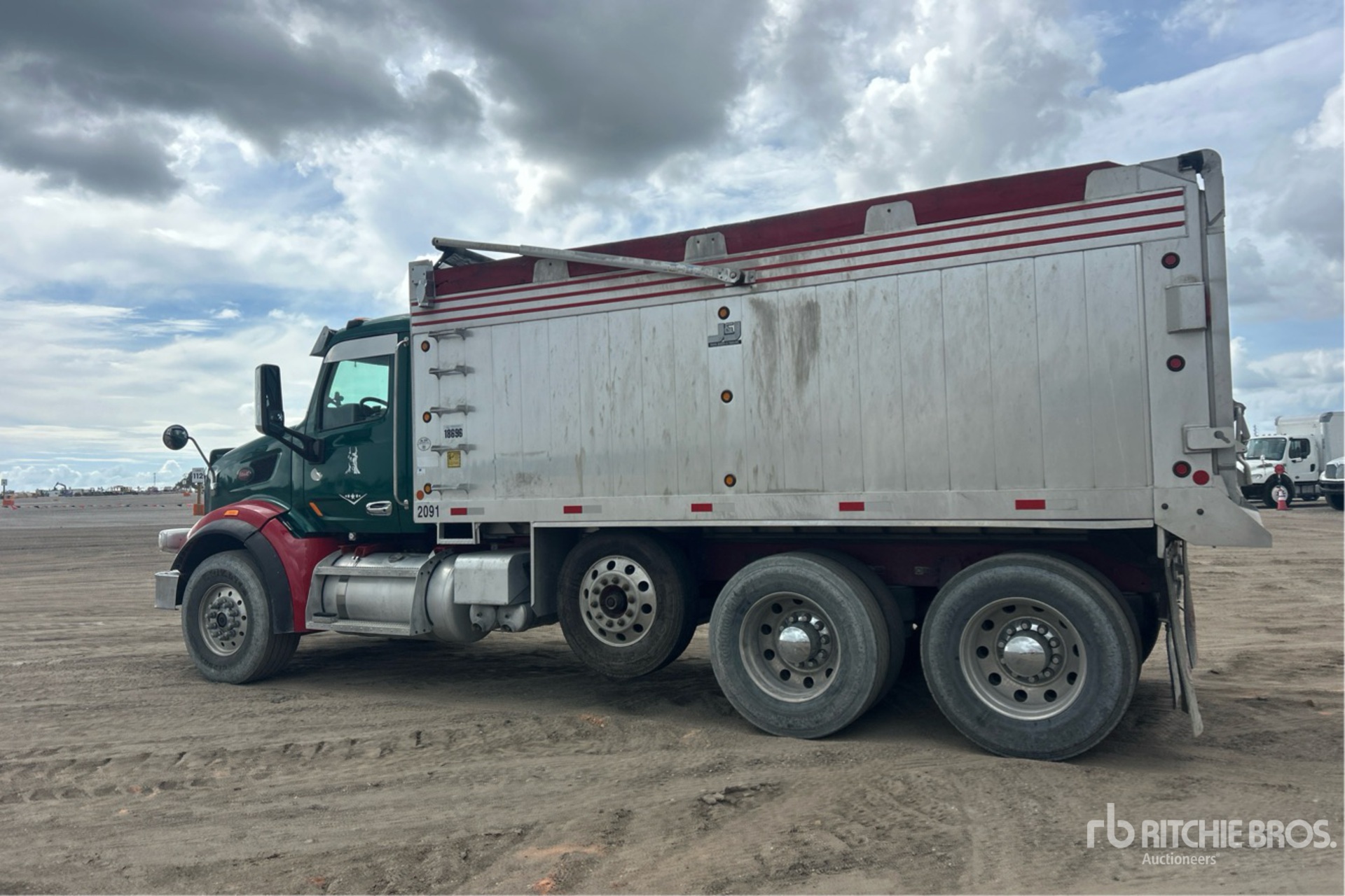 2017 Peterbilt 567