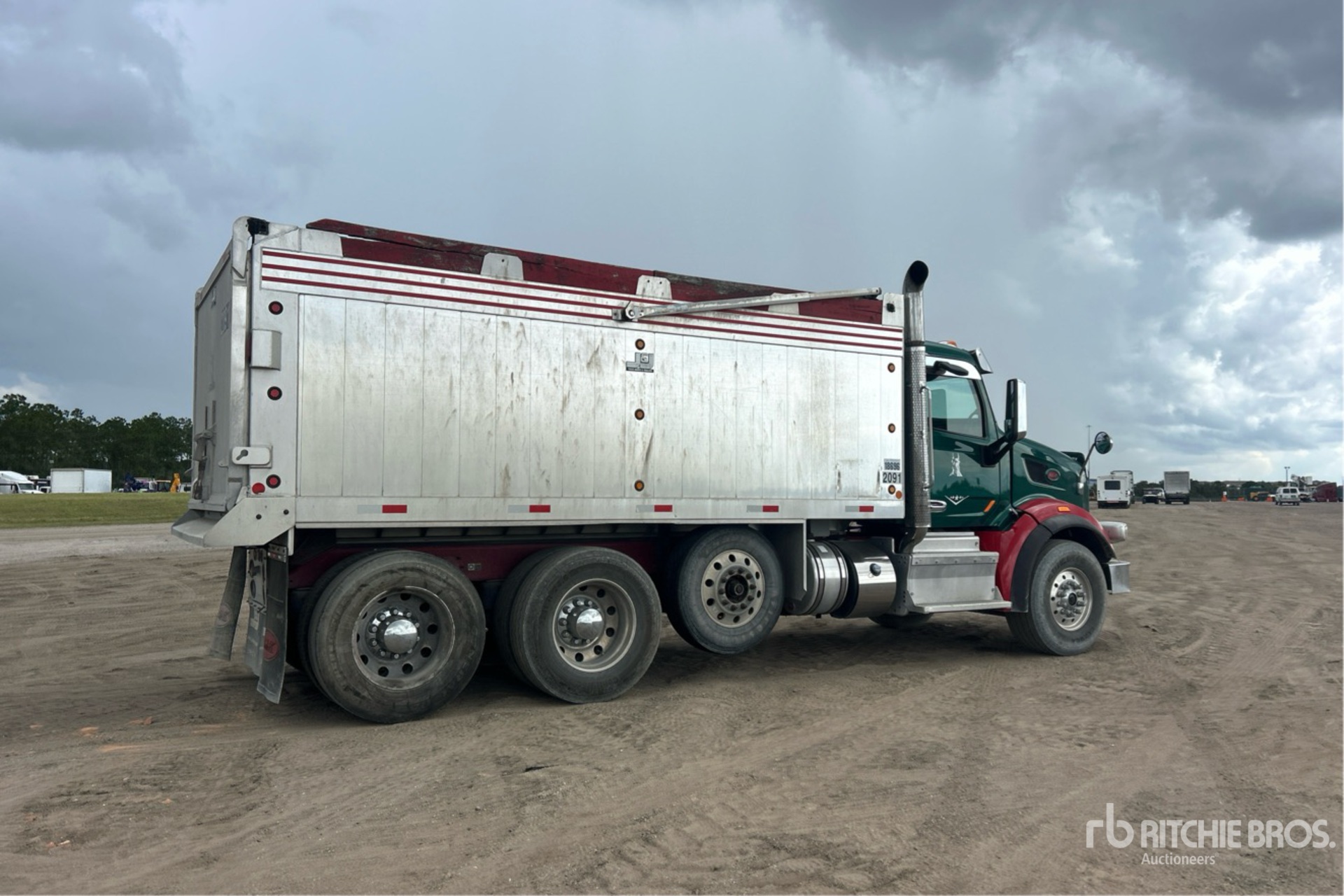 2017 Peterbilt 567