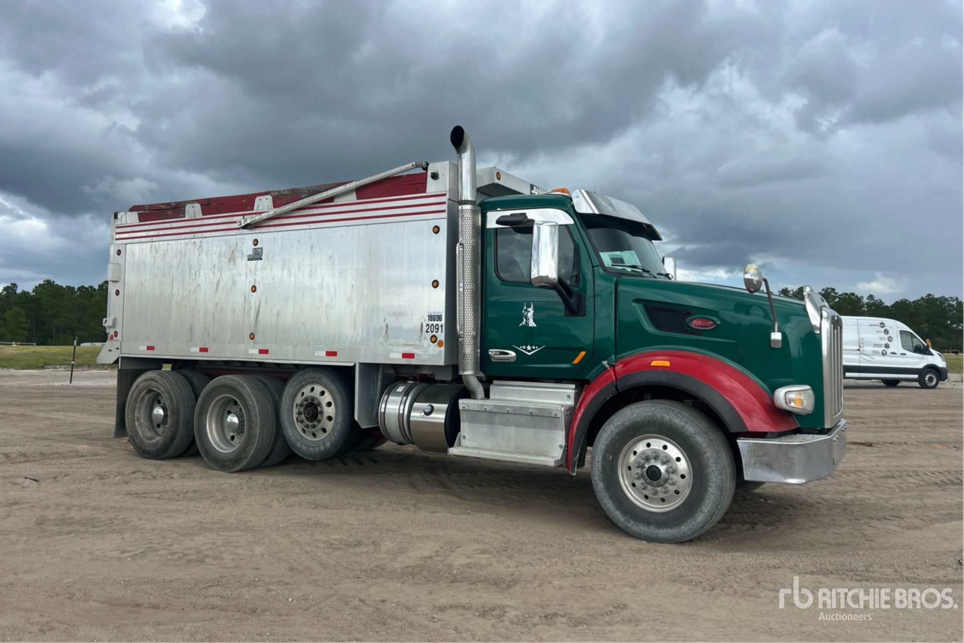 2017 Peterbilt 567