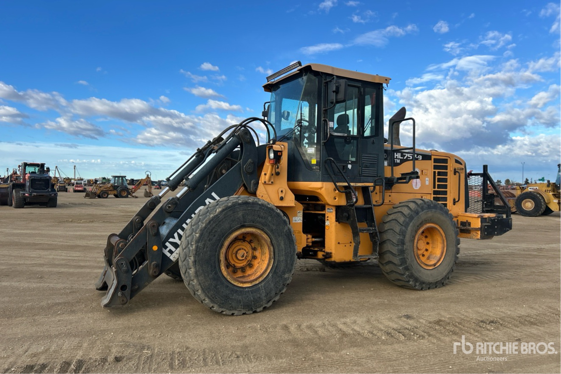 2013 Hyundai HL757TM9