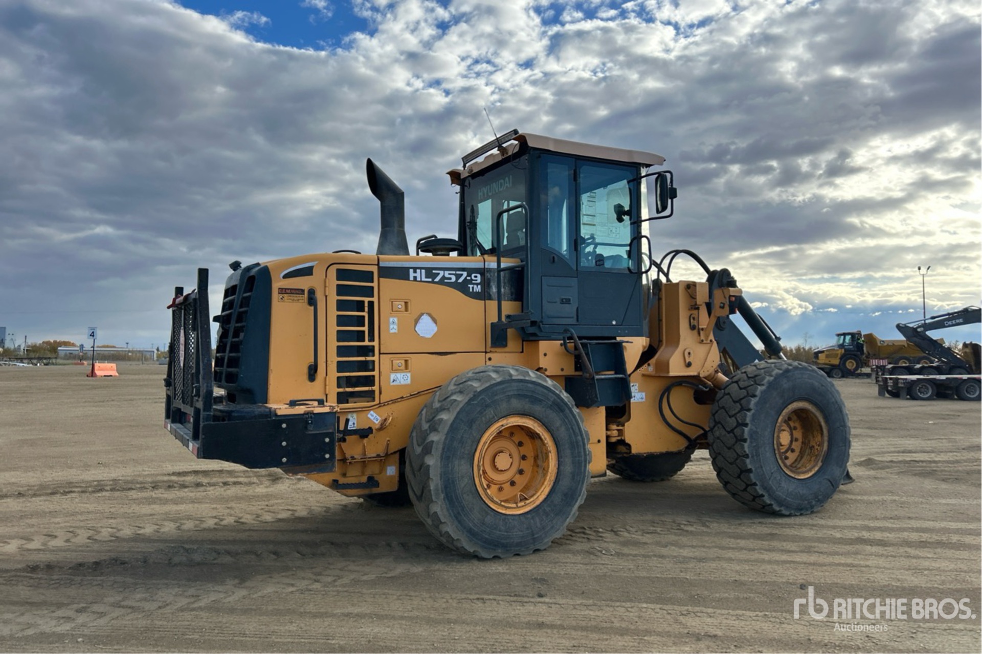 2013 Hyundai HL757TM9