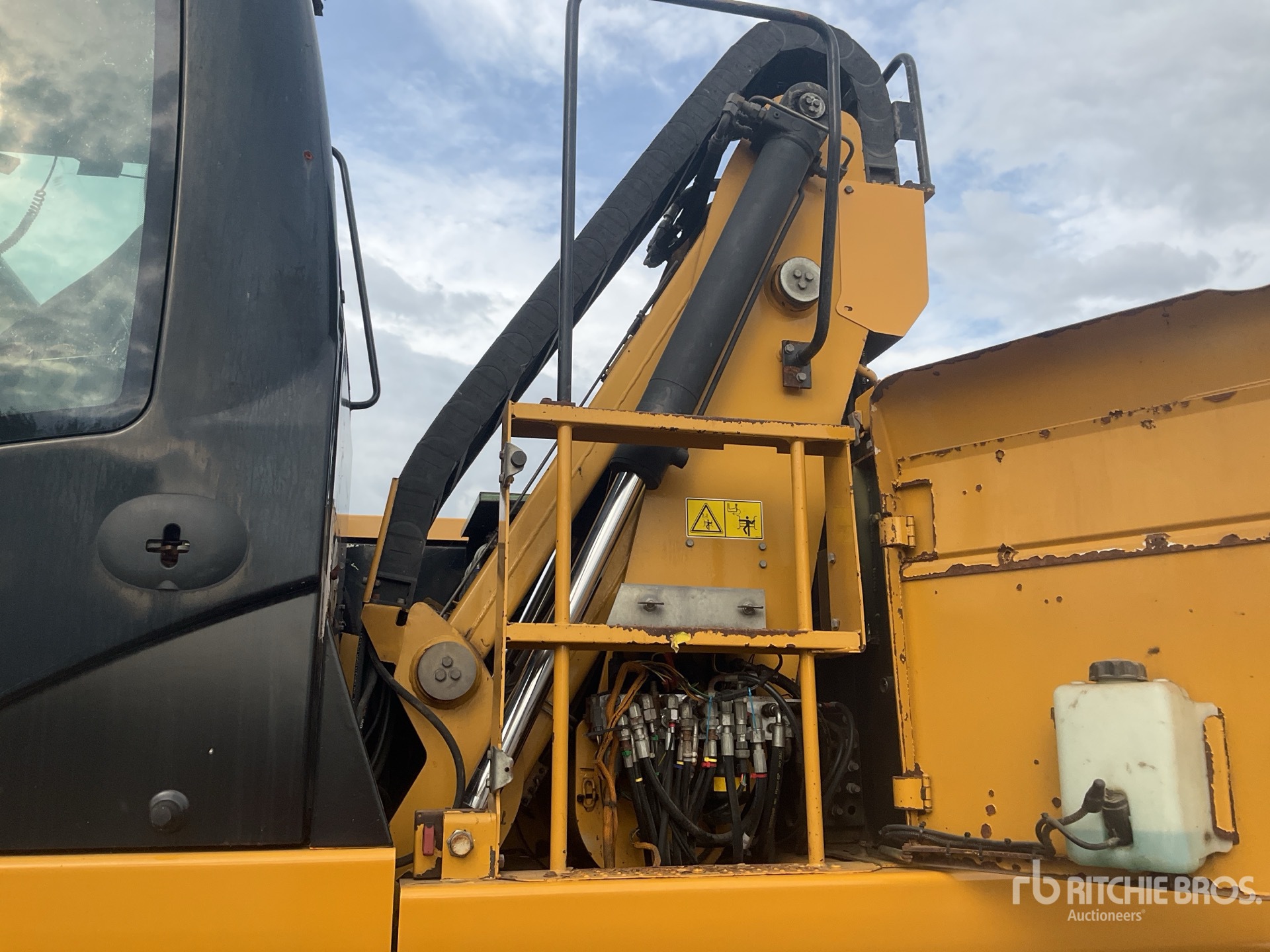 2012 Caterpillar M318D MH