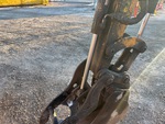 Hydraulics with Thumb Cylinder