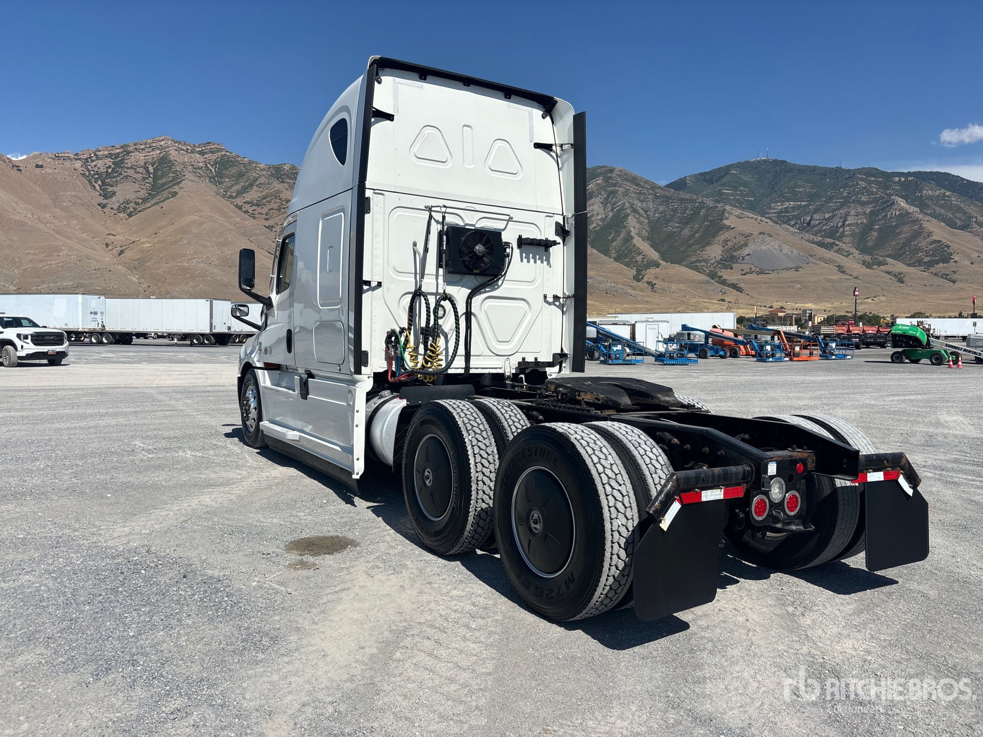 2022 Freightliner CASCADIA 126