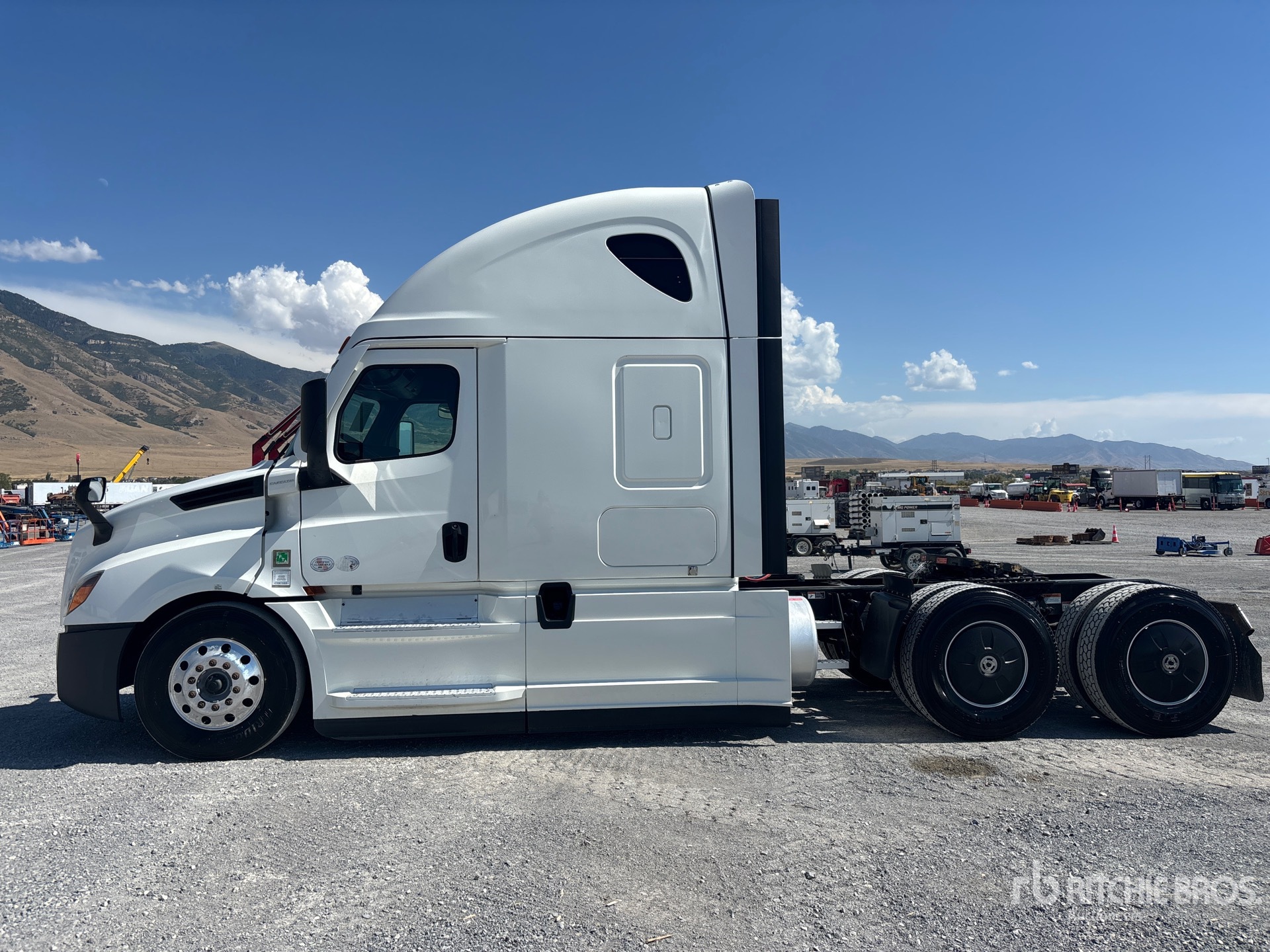 2022 Freightliner CASCADIA 126