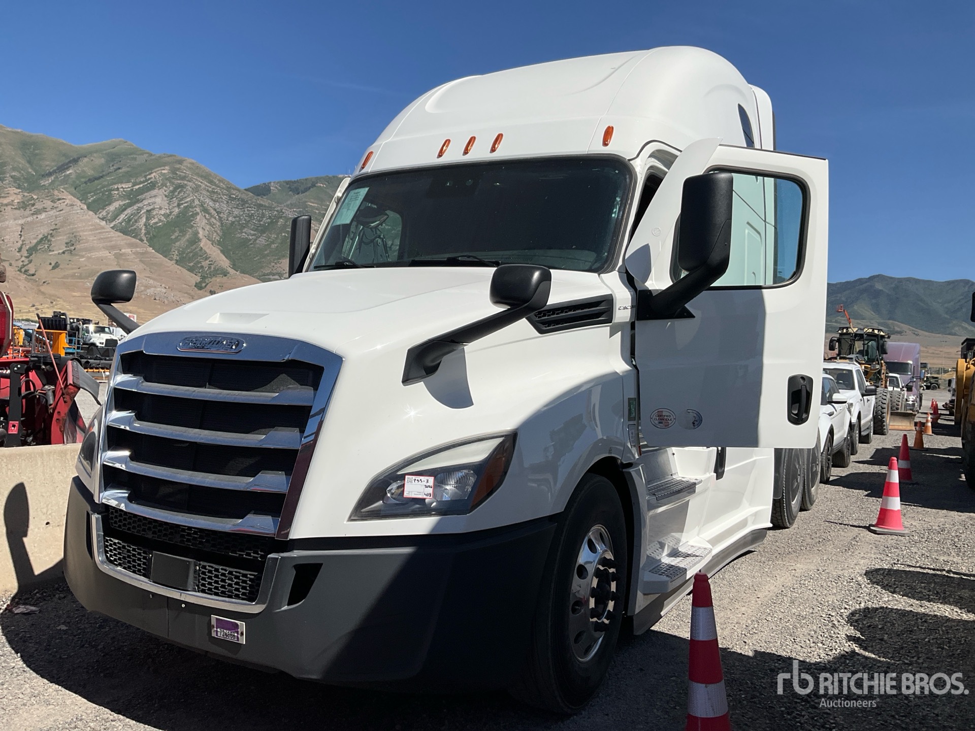 2022 Freightliner CASCADIA 126