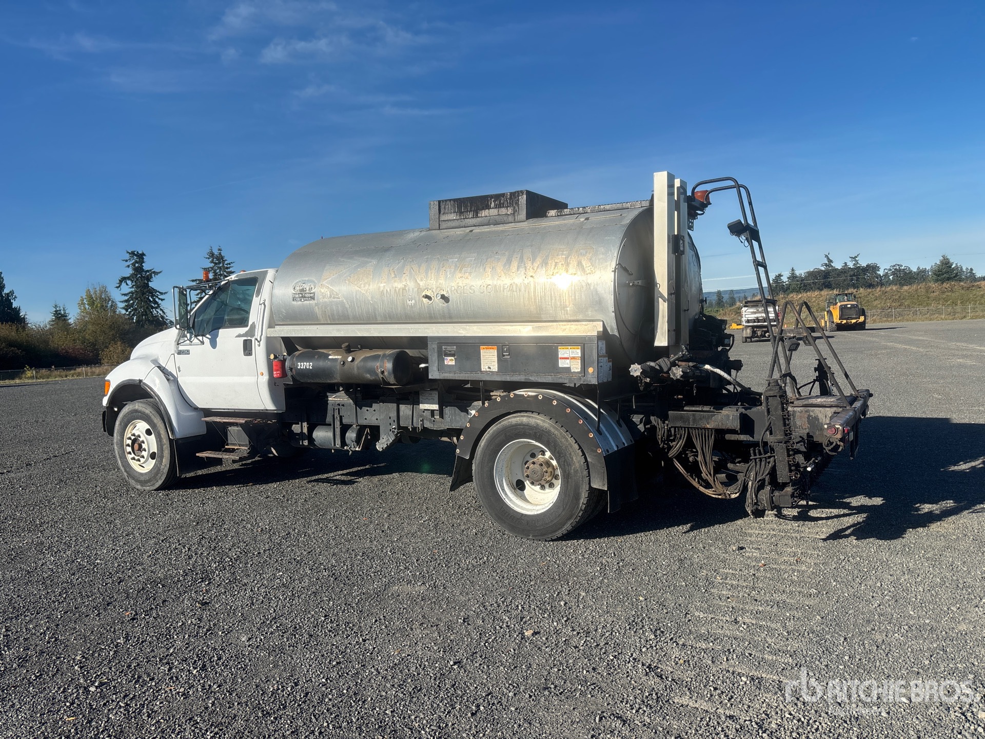 2002 Ford F-750