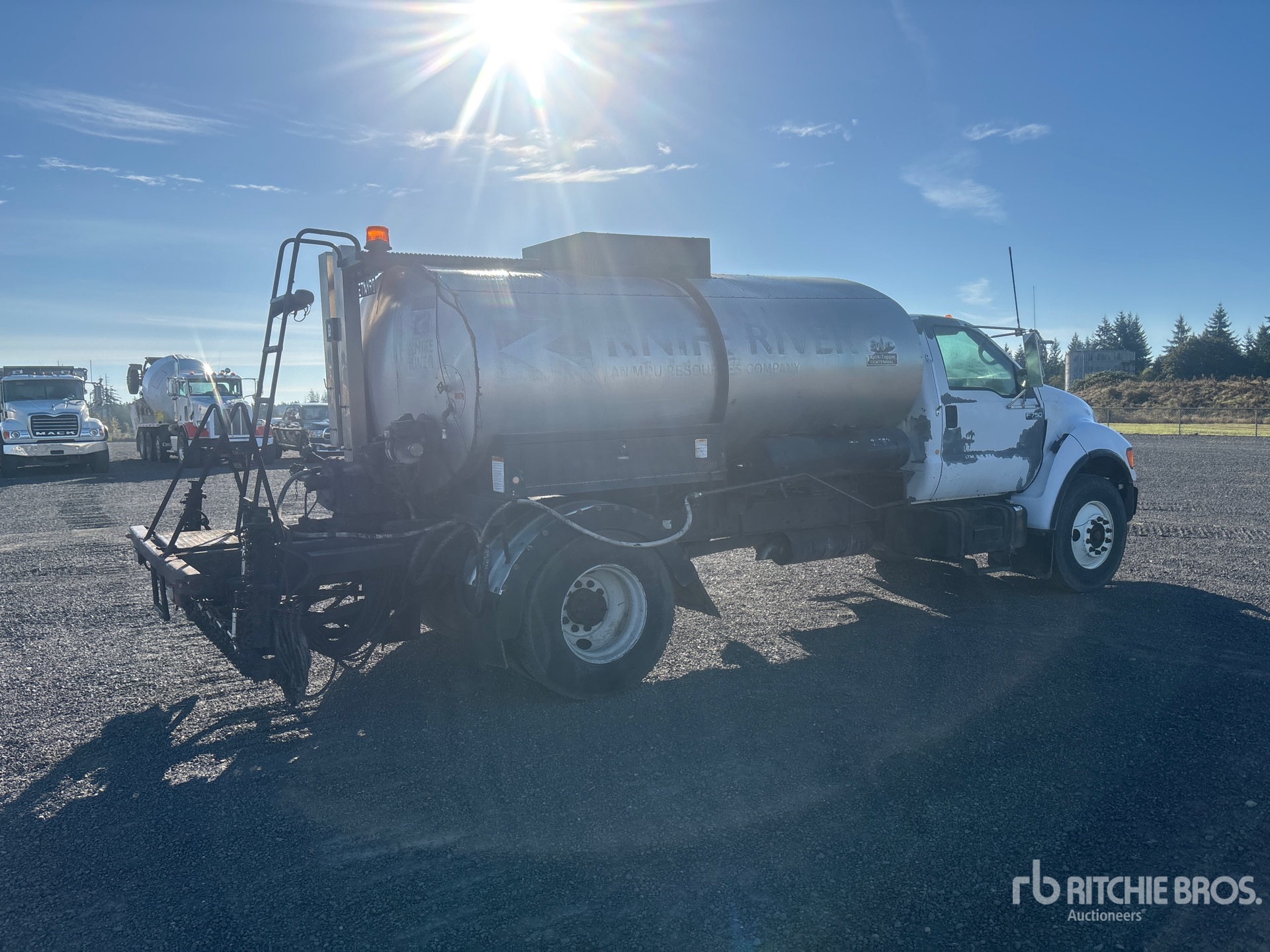 2002 Ford F-750