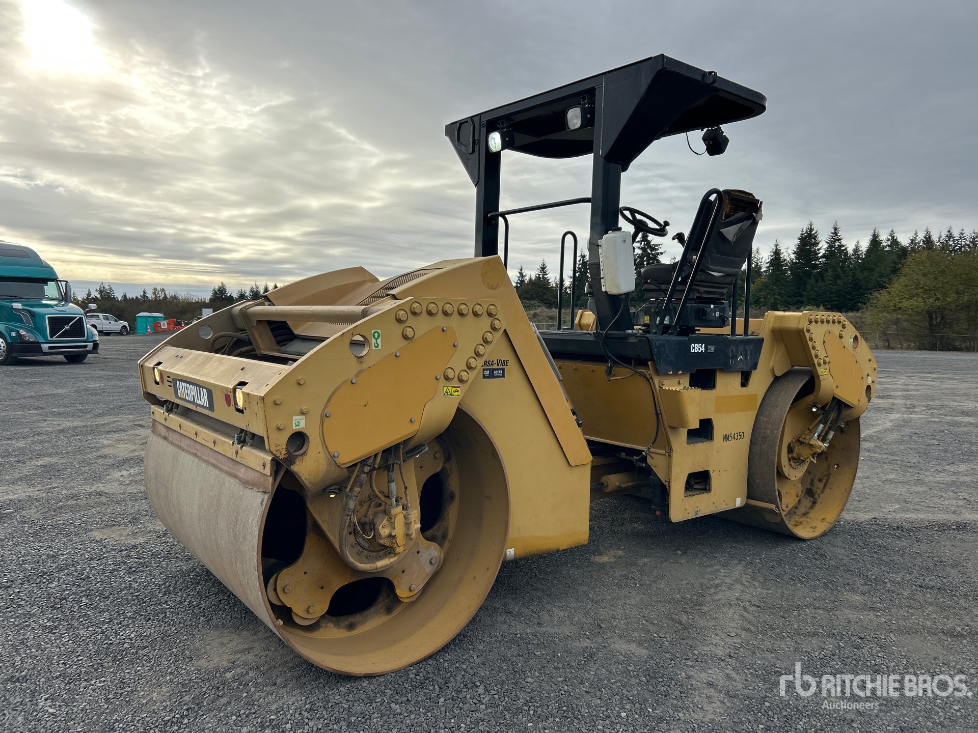 2011 Caterpillar CB-54 XW