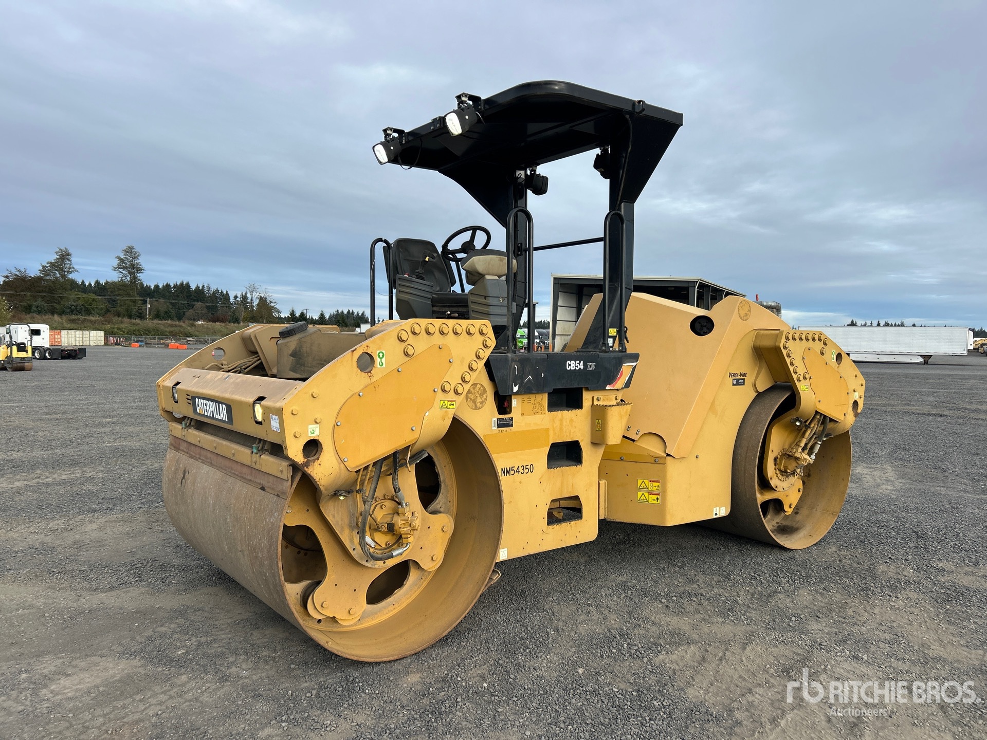 2011 Caterpillar CB-54 XW