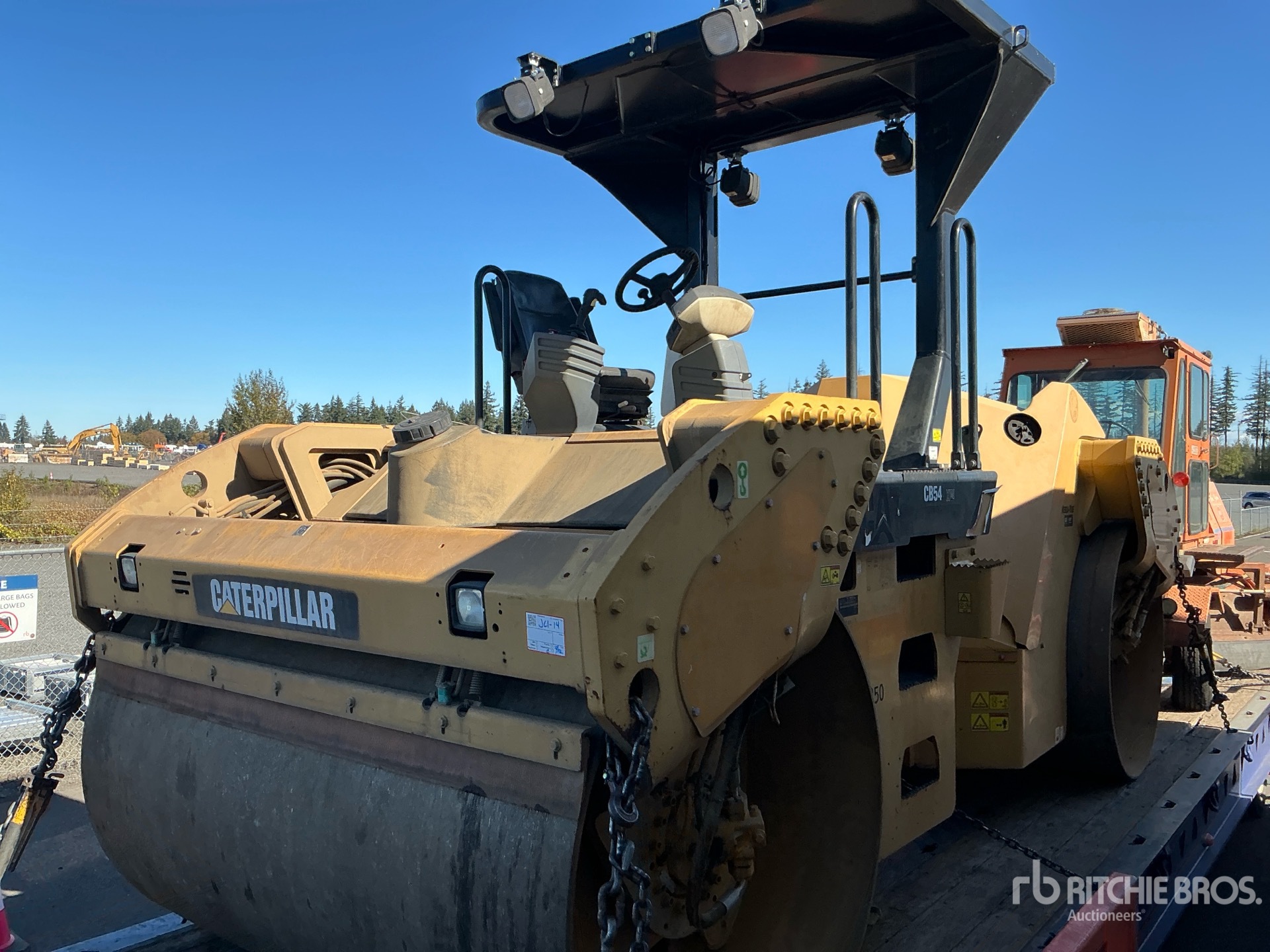 2011 Caterpillar CB-54 XW