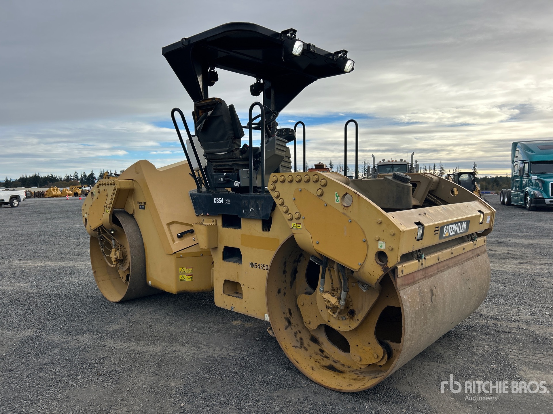 2011 Caterpillar CB-54 XW