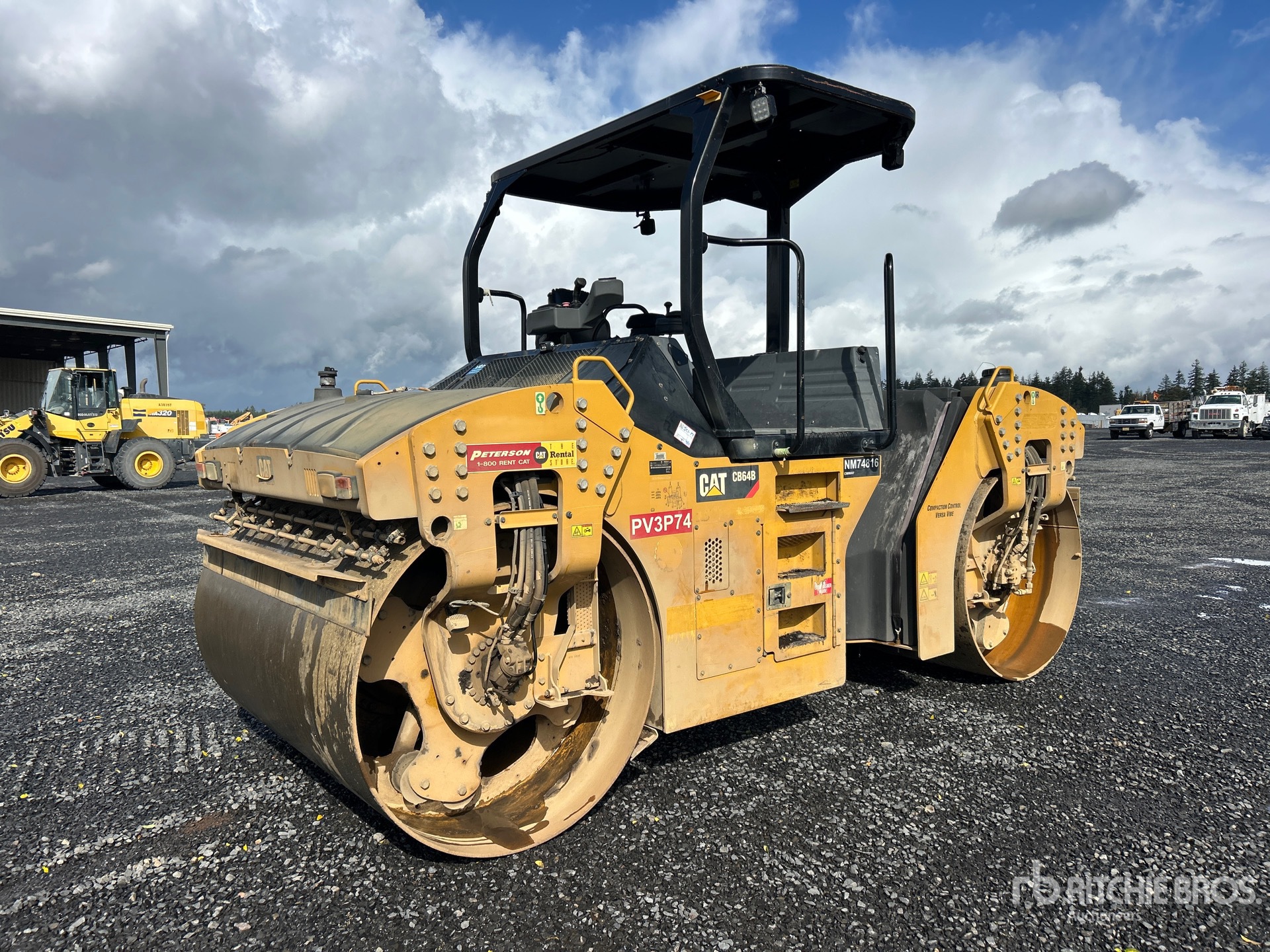 2017 Caterpillar CB64B