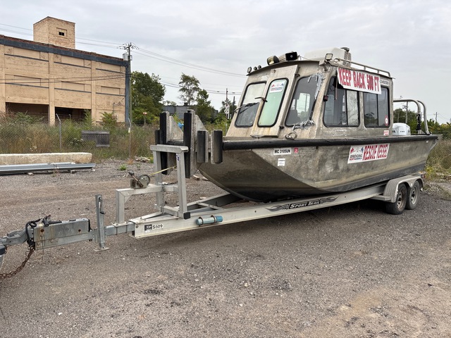 2007 LOBELL 2480 24 ft Work Boat w/ Sport Trail Trailer 2007 LOBELL 2480 24 ft Work Boat w/ Sport Trail Trailer