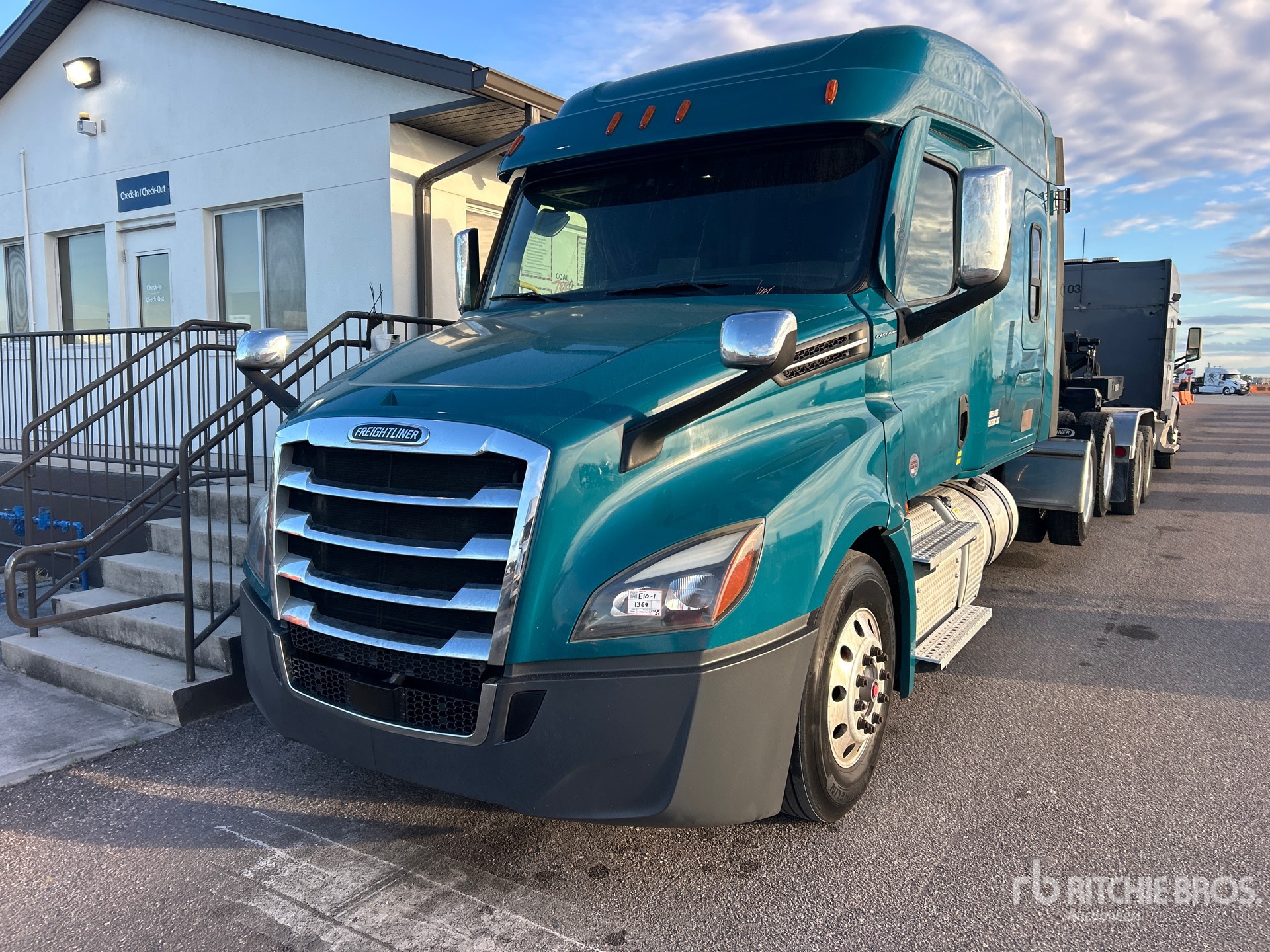2020 Freightliner CASCADIA 126