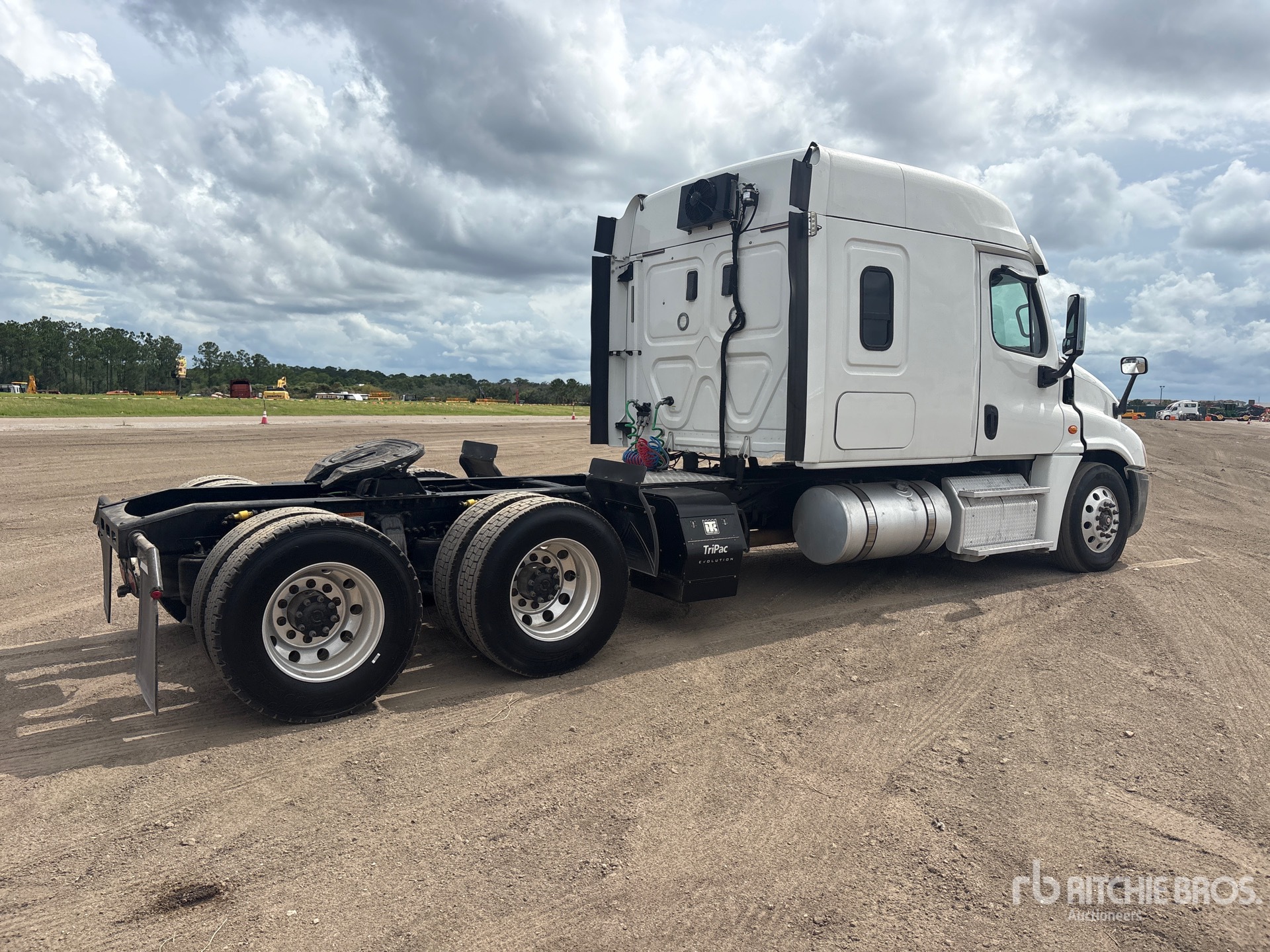 2017 Freightliner CASCADIA 126