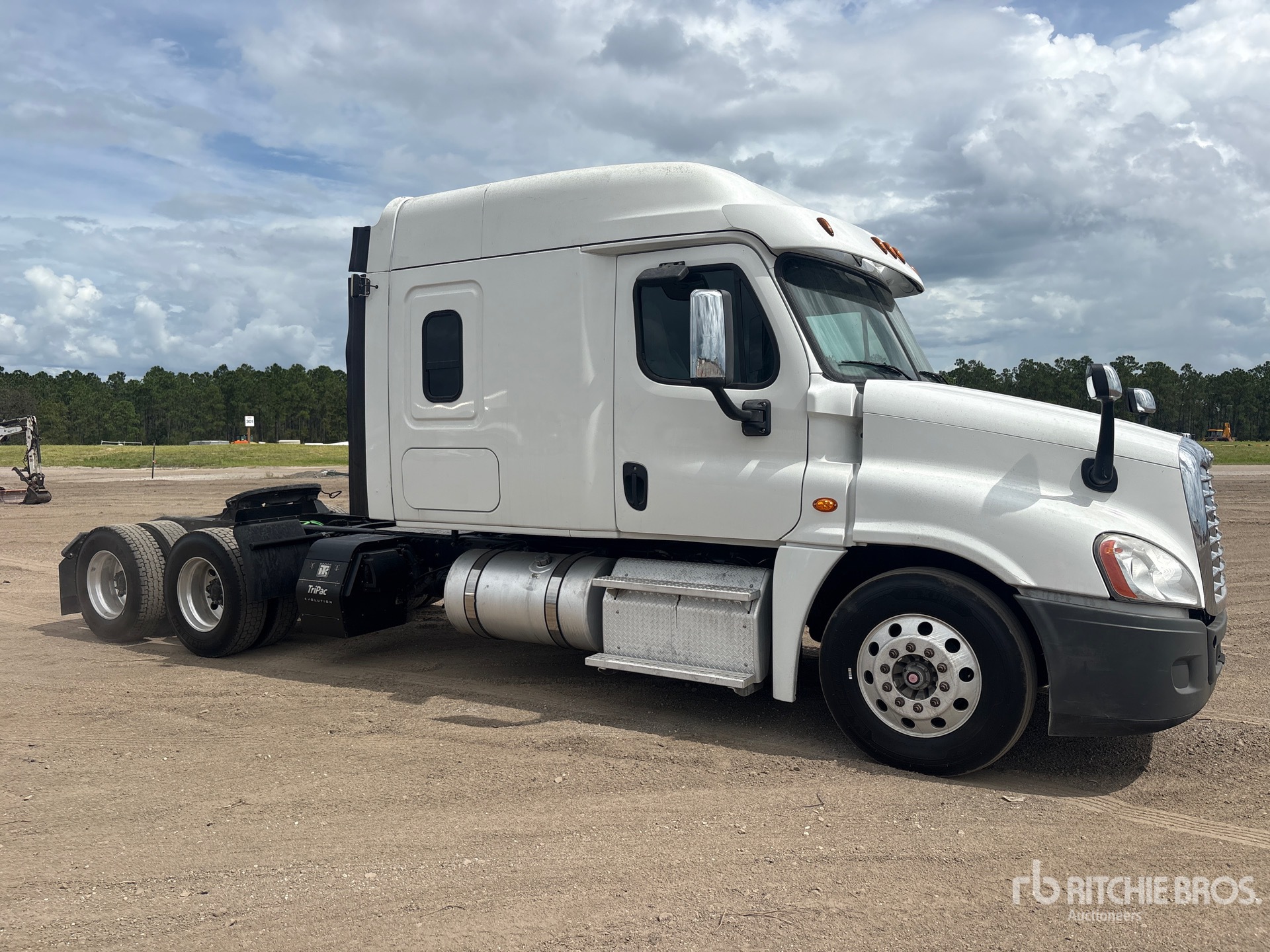 2017 Freightliner CASCADIA 126
